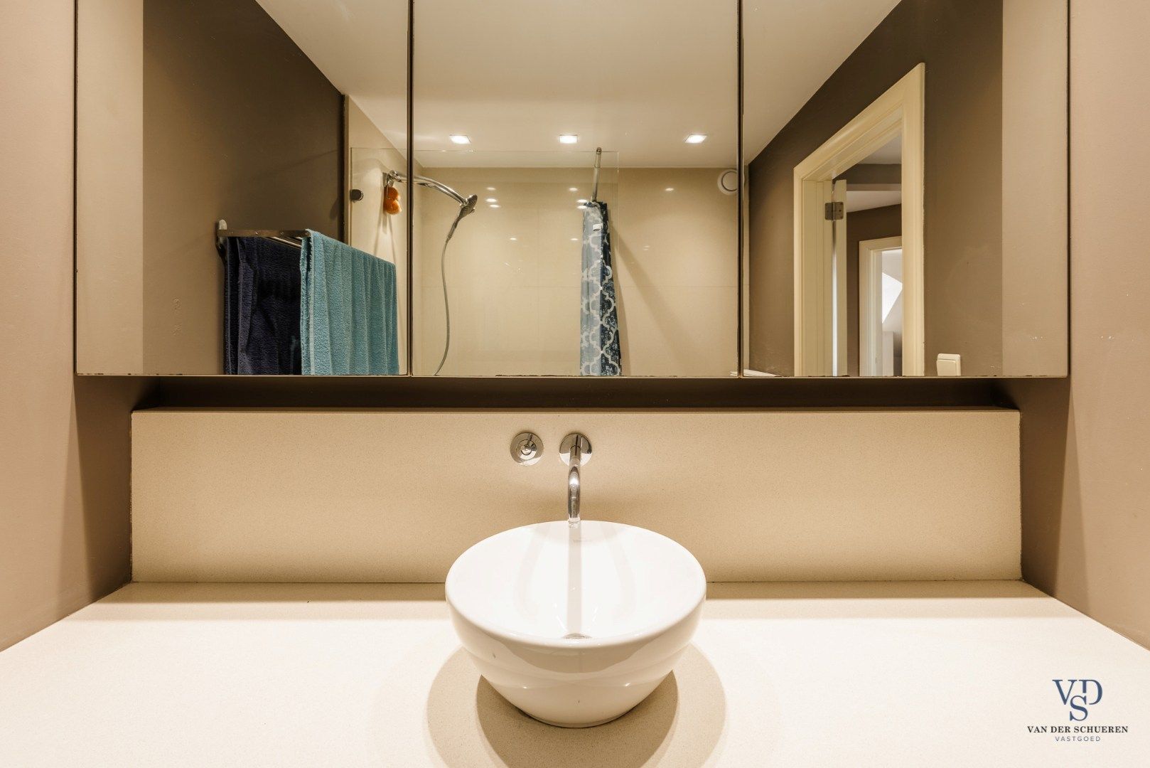 Ruim en stijlvol duplex appartement met twee terrassen foto 17