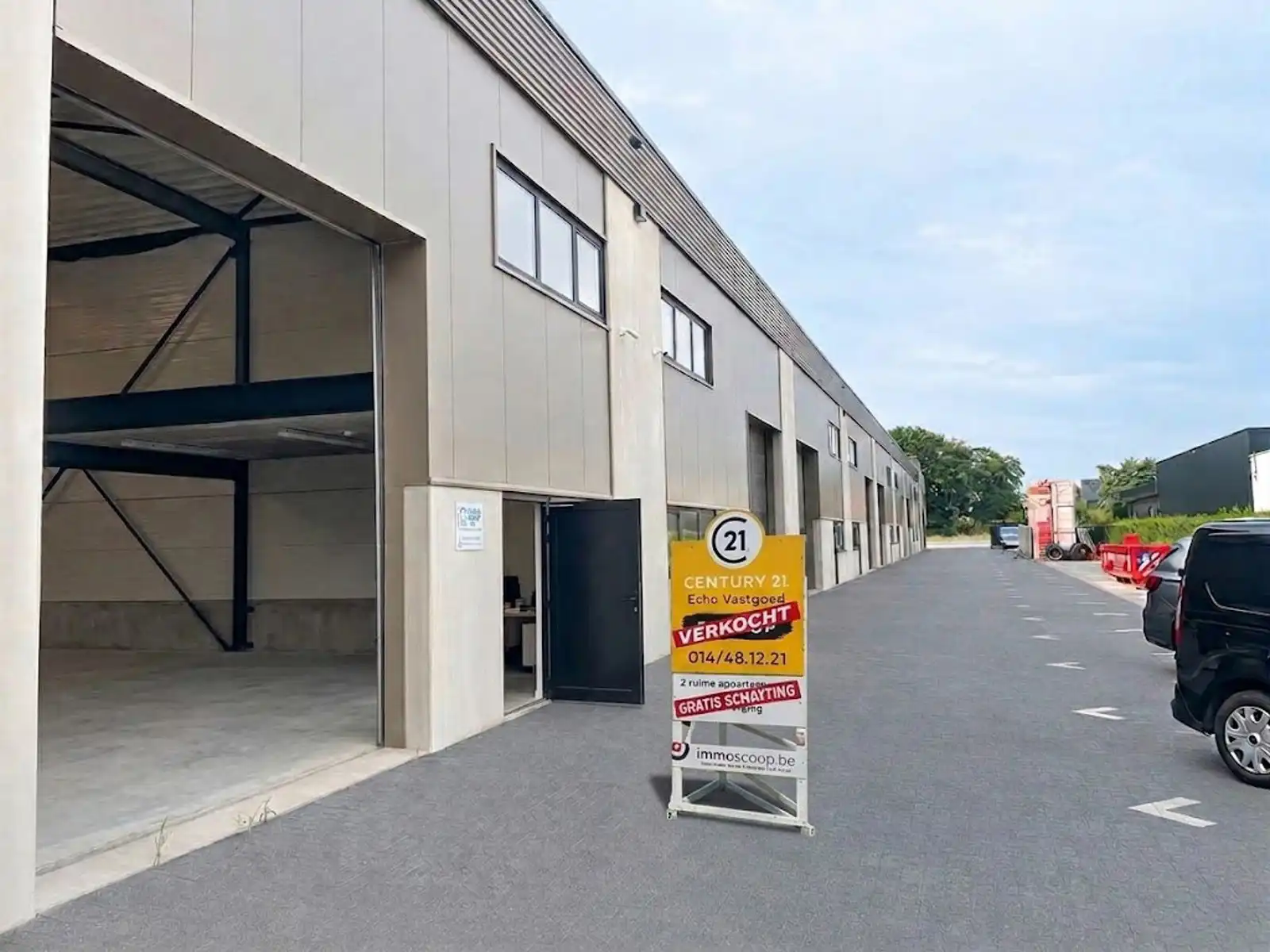 Kwalitatieve, recente KMO-unit op topligging!  foto {{pictureIndex}}