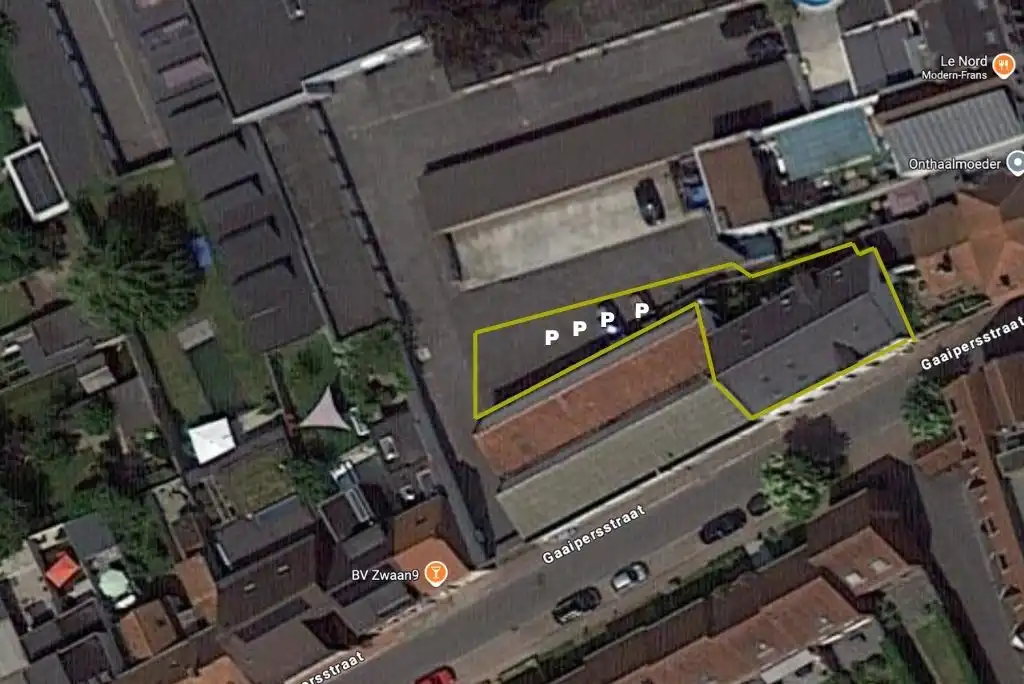 Gerenoveerde handelszaak met ruime woning en gezellige stadstuin te centrum Roeselare foto 2