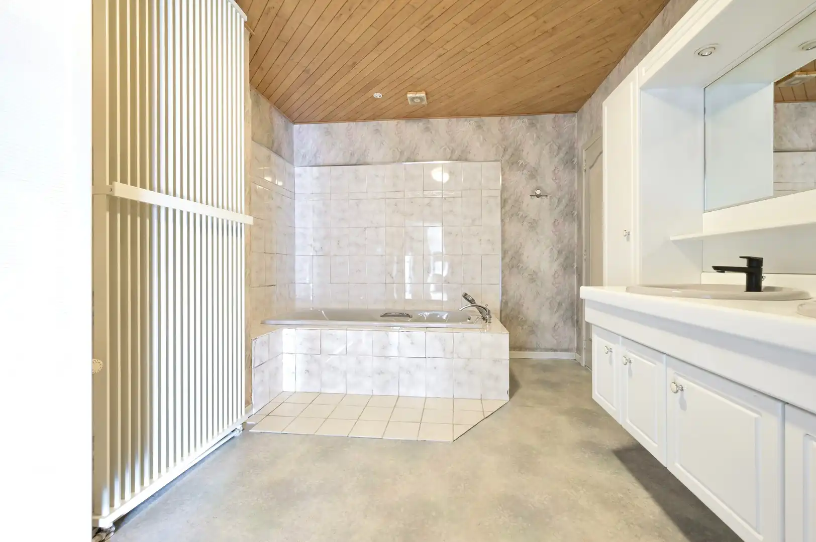 Zeer ruim duplex-appartement aan dorpsplein te Bornem foto 16