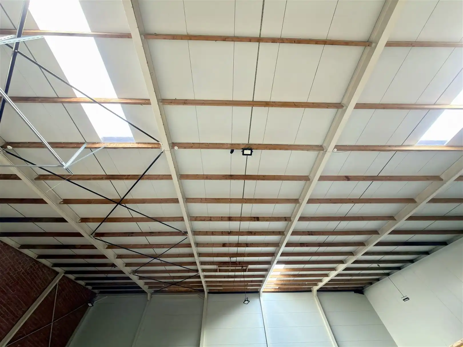 Enorm ruim magazijn met natuurlijke lichtinval! foto 15