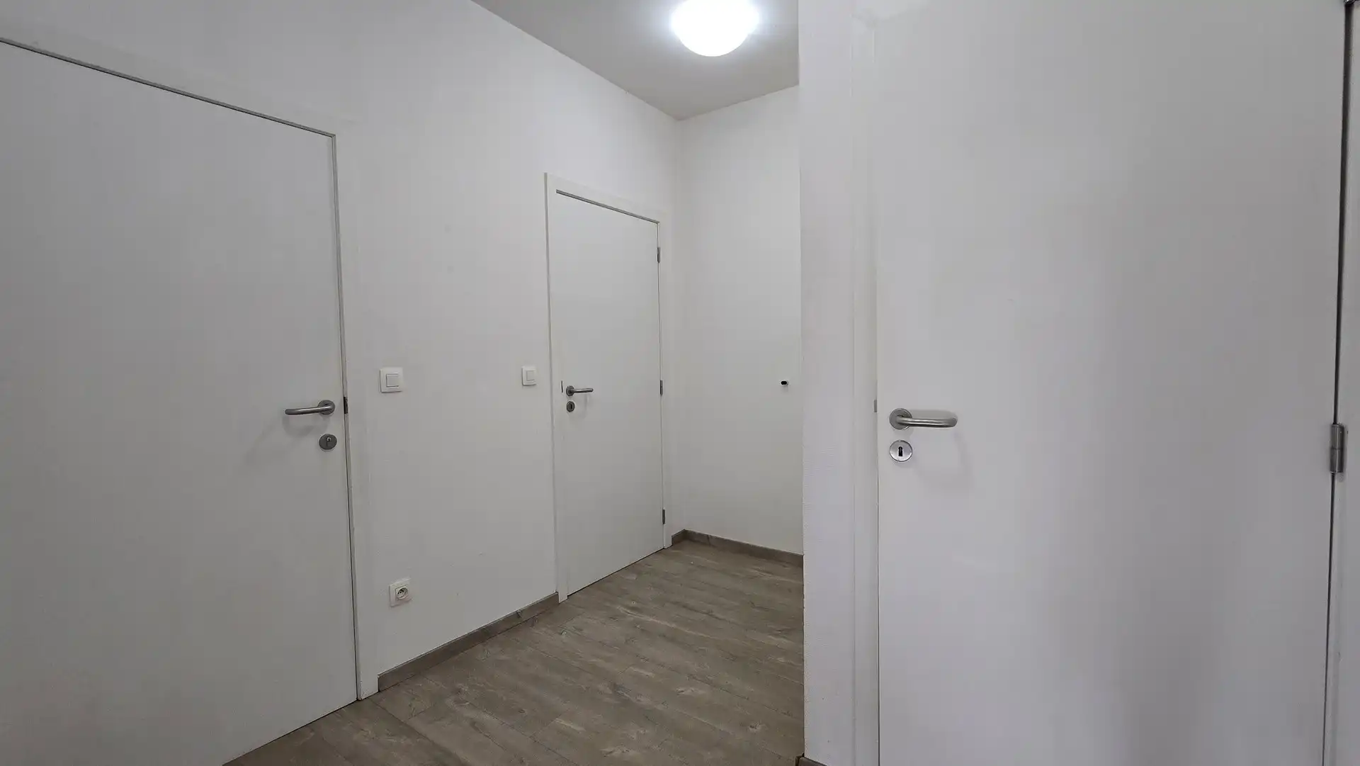 Compleet gerenoveerd appartement met 2 slaapkamers te Meerbeek foto 4