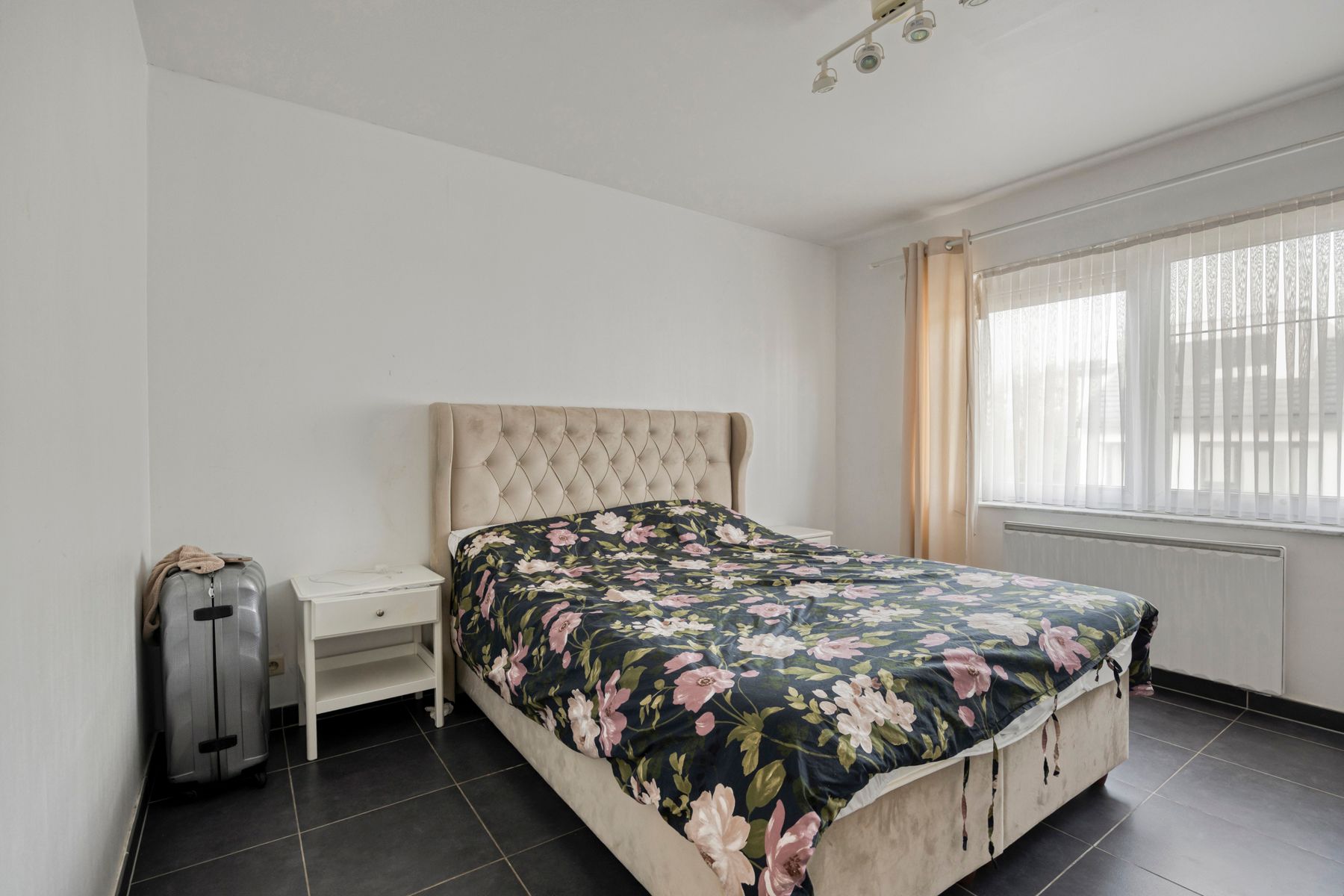 Ruim appartement met 2 slaapkamers, terras en parking  foto 12