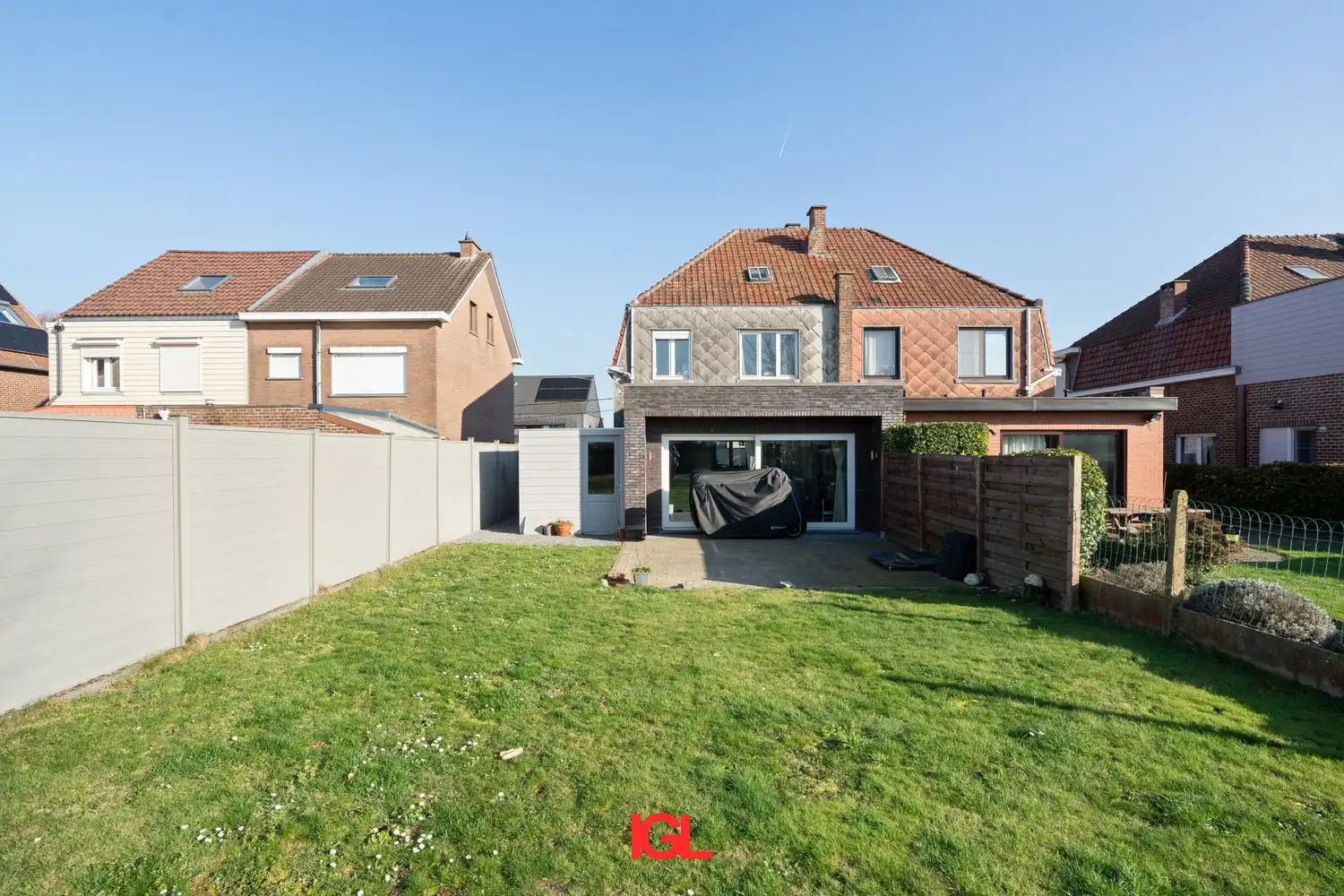 Moderne 3-gevelwoning te koop foto 16