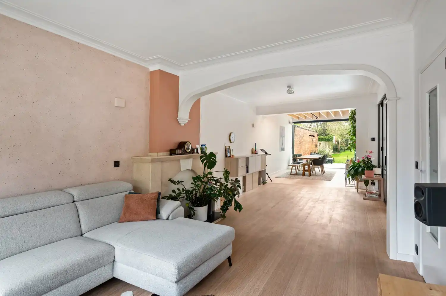 Instapklare woning met magazijn, 4 slaapkamers en 2 badkamers te Ranst! foto 7