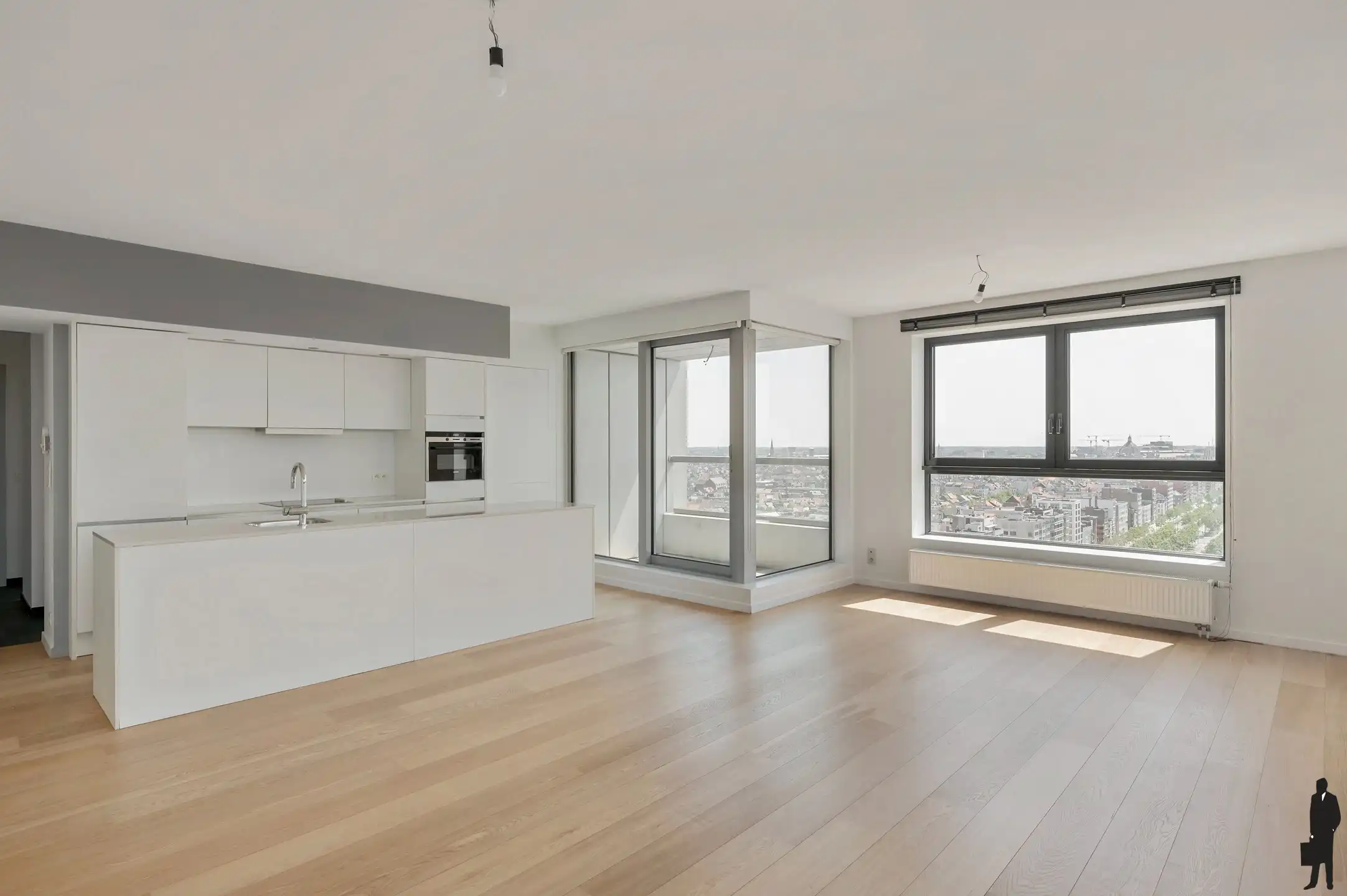 Exclusief wonen met adembenemend panoramisch uitzicht in hartje Antwerpen foto {{pictureIndex}}