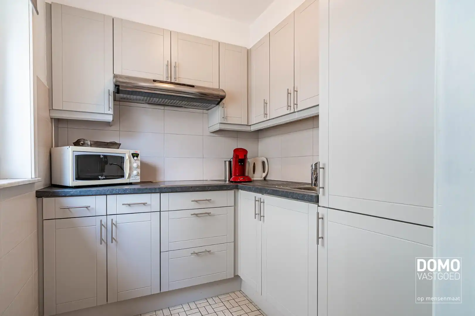 INSTAPKLAAR 1 SLAAPKAMERAPPARTEMENT VAN 58M2 MET TERRAS, GARAGEBOX EN BERGING BINNEN DE GROTE RING VAN HASSELT foto 6