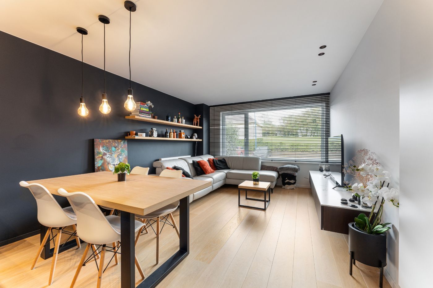 Luxueus gerenoveerd appartement met 2 slaapkamers vlakbij zee foto {{pictureIndex}}