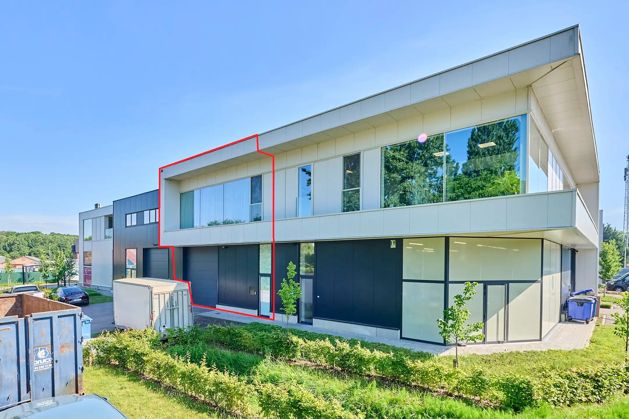 TE KOOP: KMO-UNIT MET KANTOOR/SHOWROOM TE BILZEN foto 2