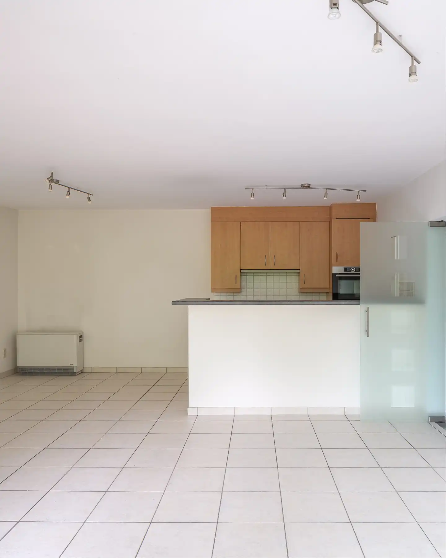 Lichtrijk appartement met privétuin foto 3