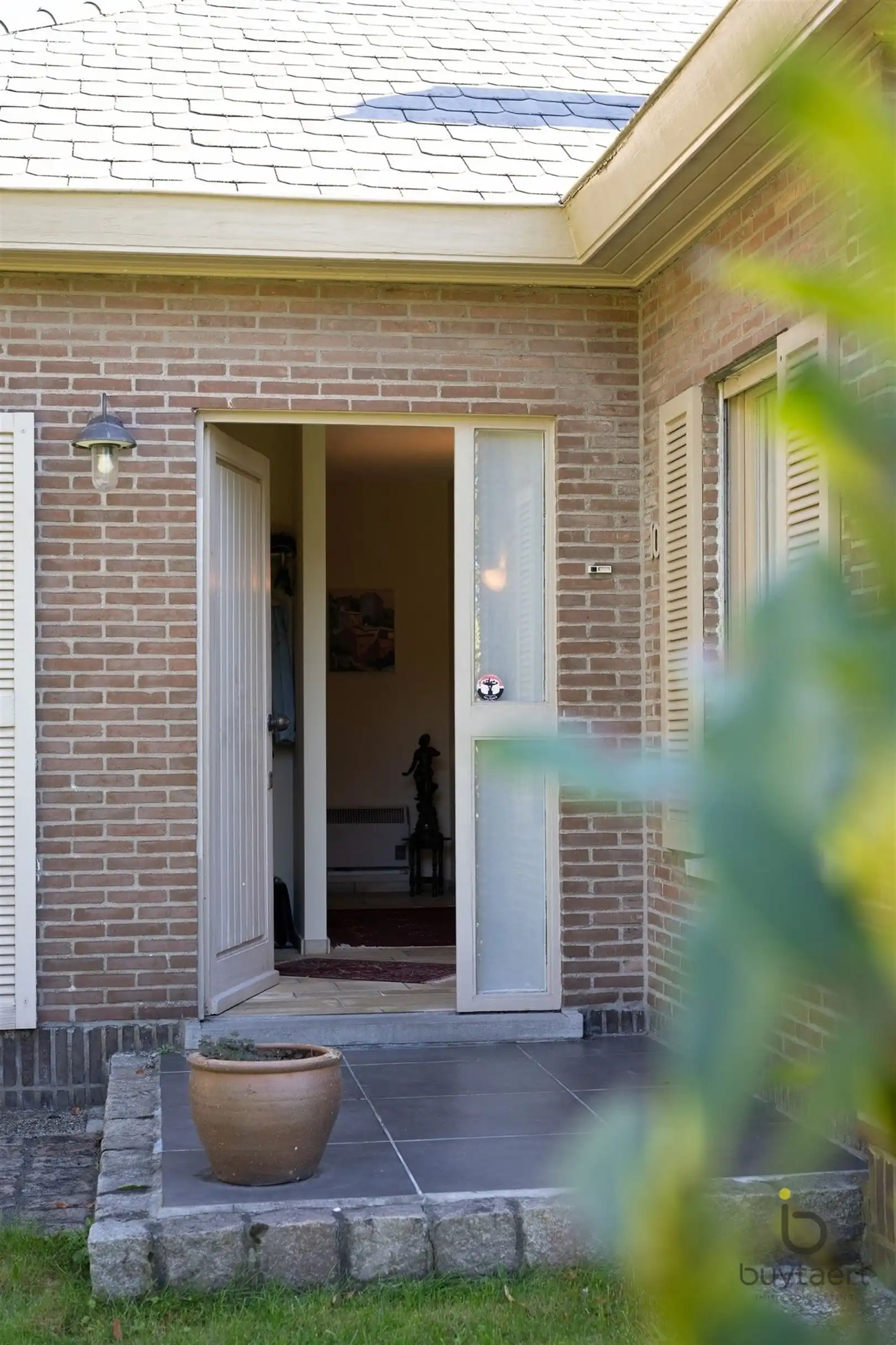 Aangenaam GELIJKVLOERS landhuis in een fijne en groene omgeving! foto 2