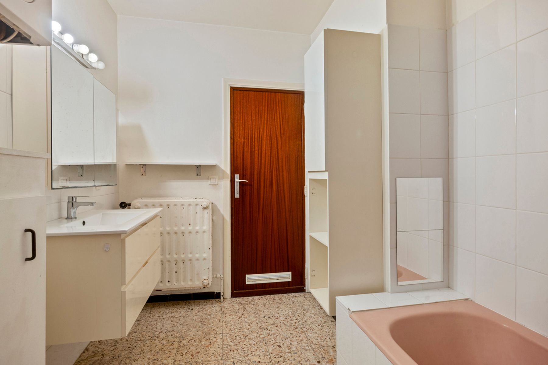 Lichtrijk en Ruim Appartement met 2 Slaapkamers – Topligging foto 14