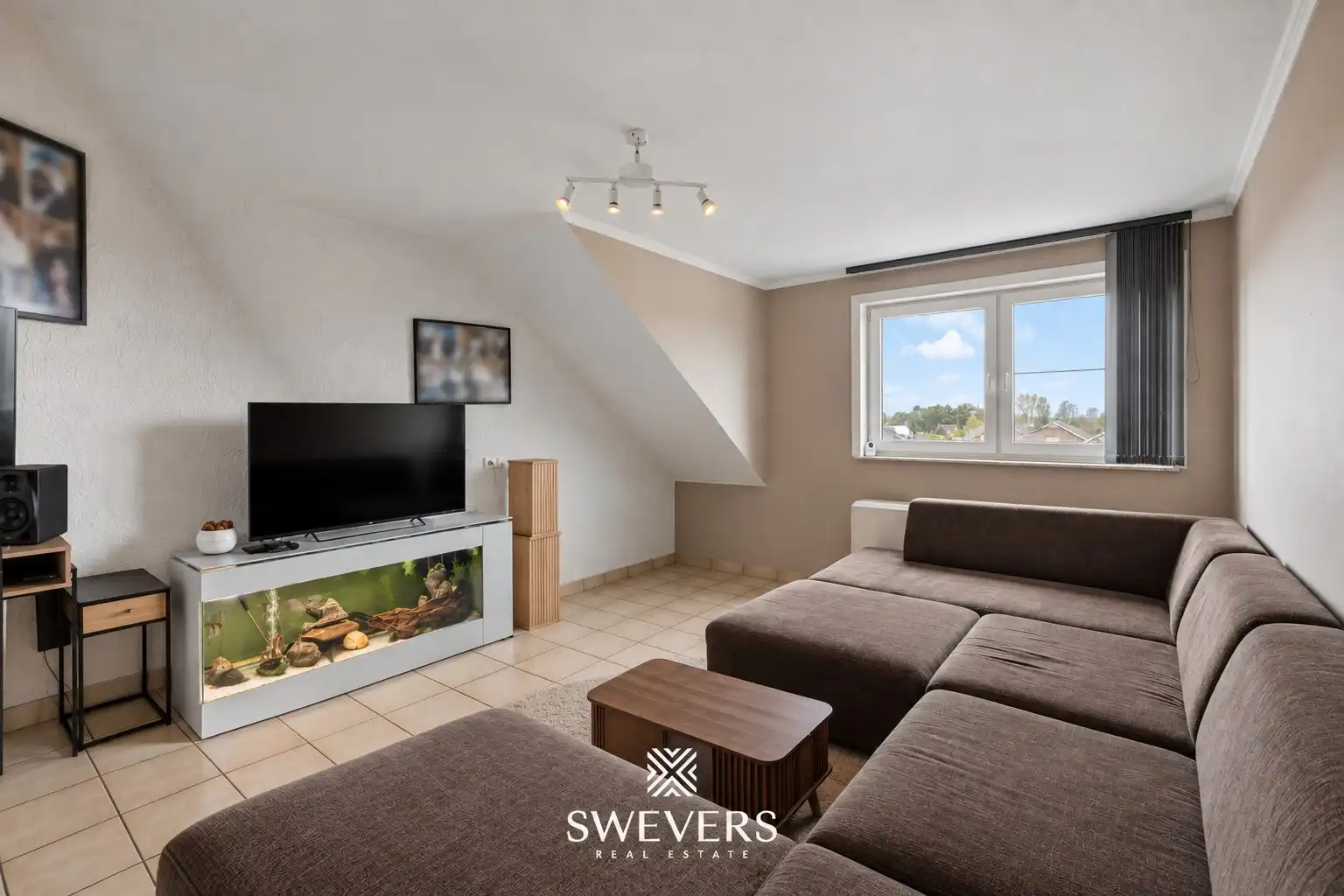 Ruim appartement van 121 m² woonoppervlakte en garagebox foto 2