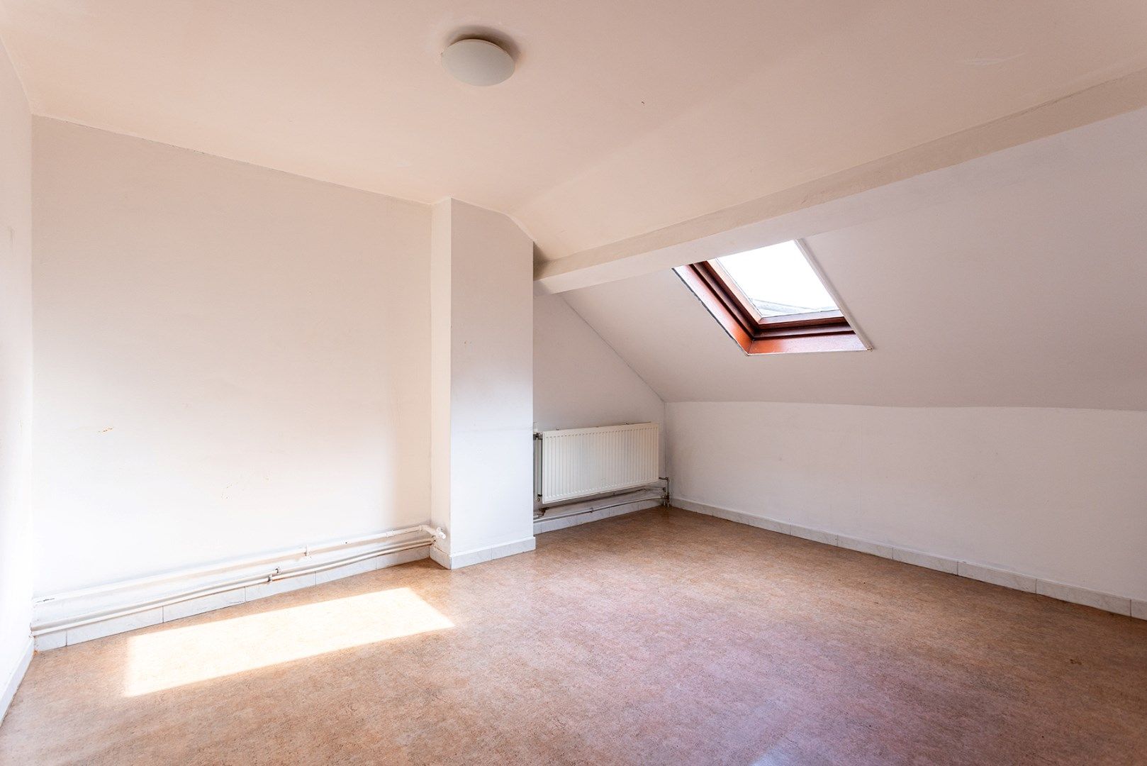 Eengezinswoning met 4 a 5 slaapkamers en koer! foto 16