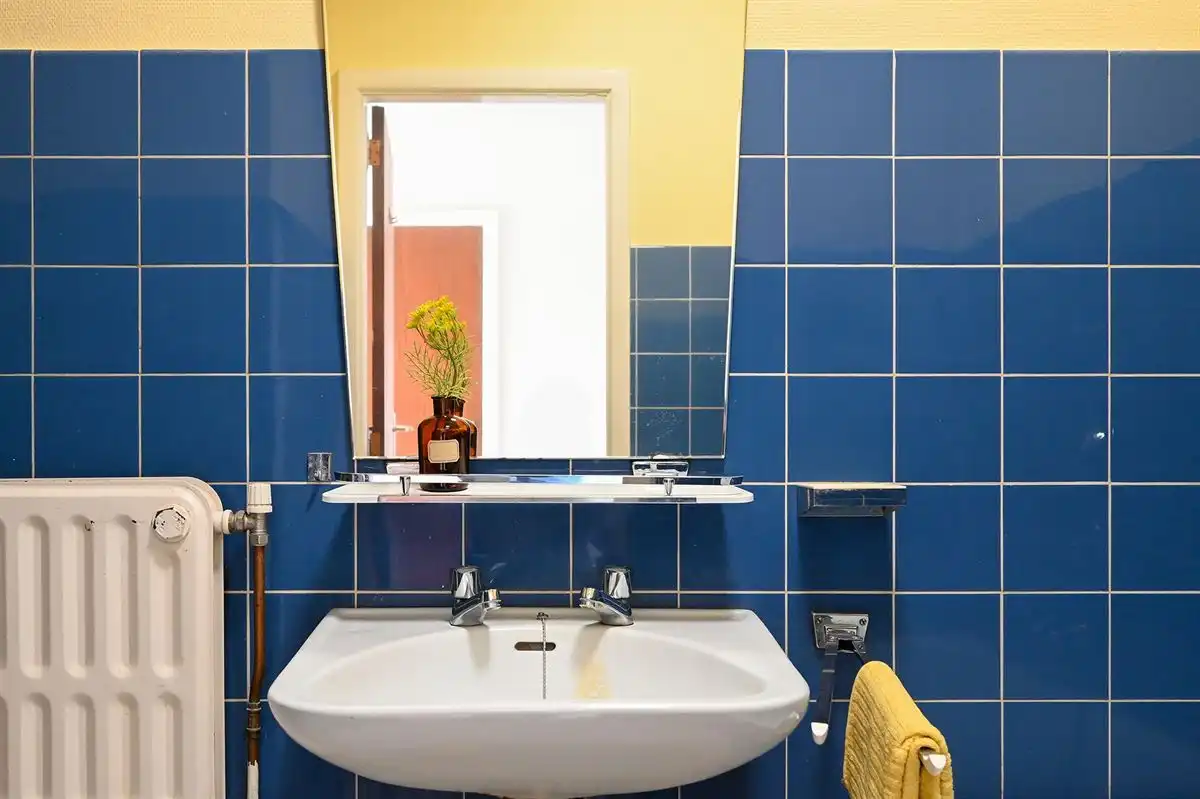 Lichtrijk te renoveren hoekappartement in hartje Brasschaat foto 17