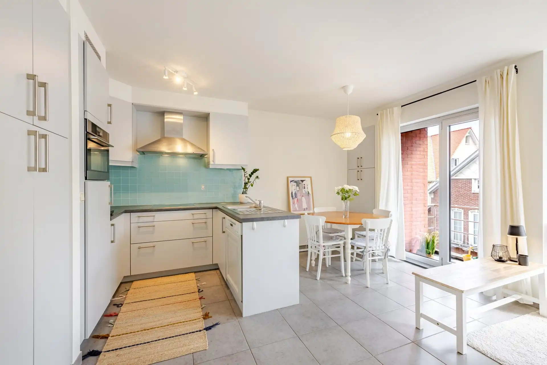 Instapklaar appartement met terras op uitstekende ligging in Erembodegem foto 6