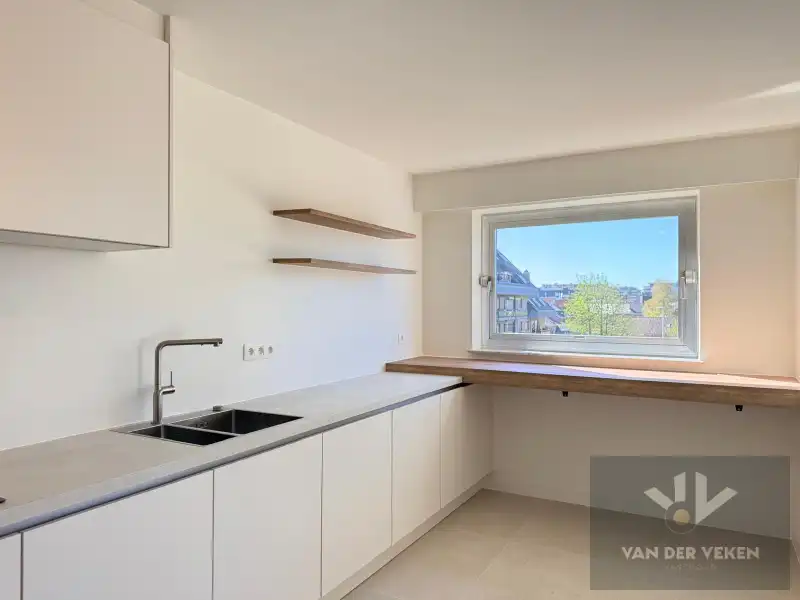100% GERENOVEERD APPARTEMENT MET 2 SLAAPKAMERS OP TOPLOCATIE foto 3