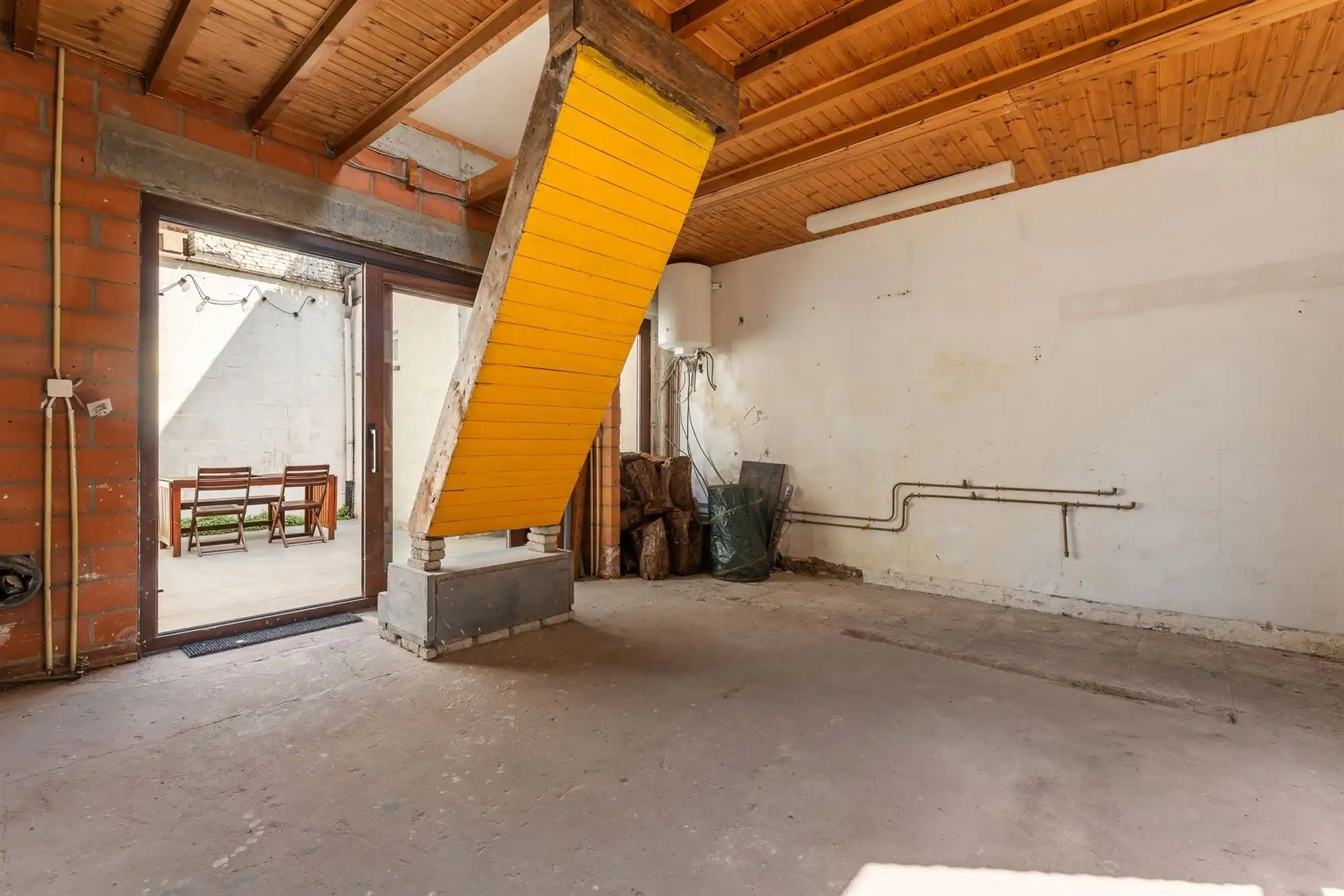 Steegwoning met naastliggend atelier/opslagplaats foto 25