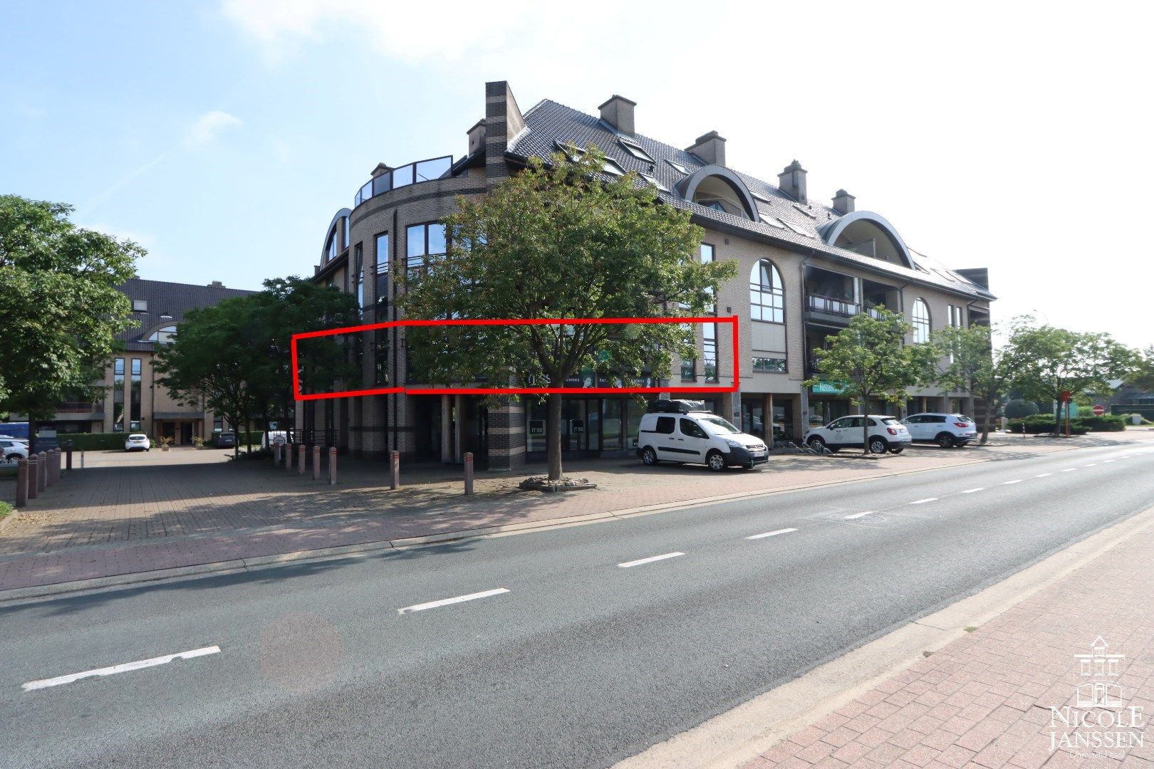 Ruim appartement met overdekt terras, autostandplaats en kelderberging  foto 1