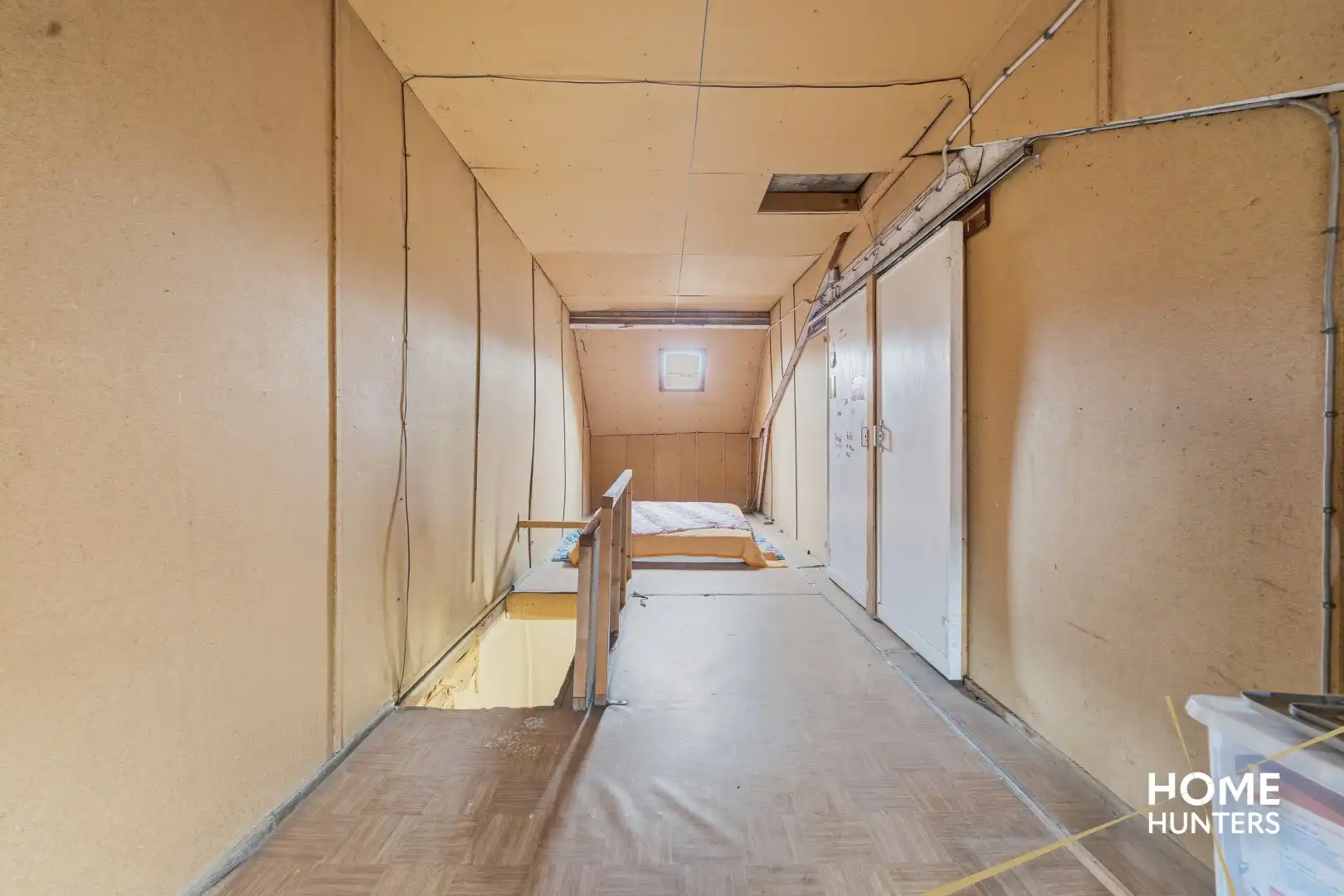 Te renoveren woning met 3 slaapkamers en ruime garage in Vlamertinge foto 17