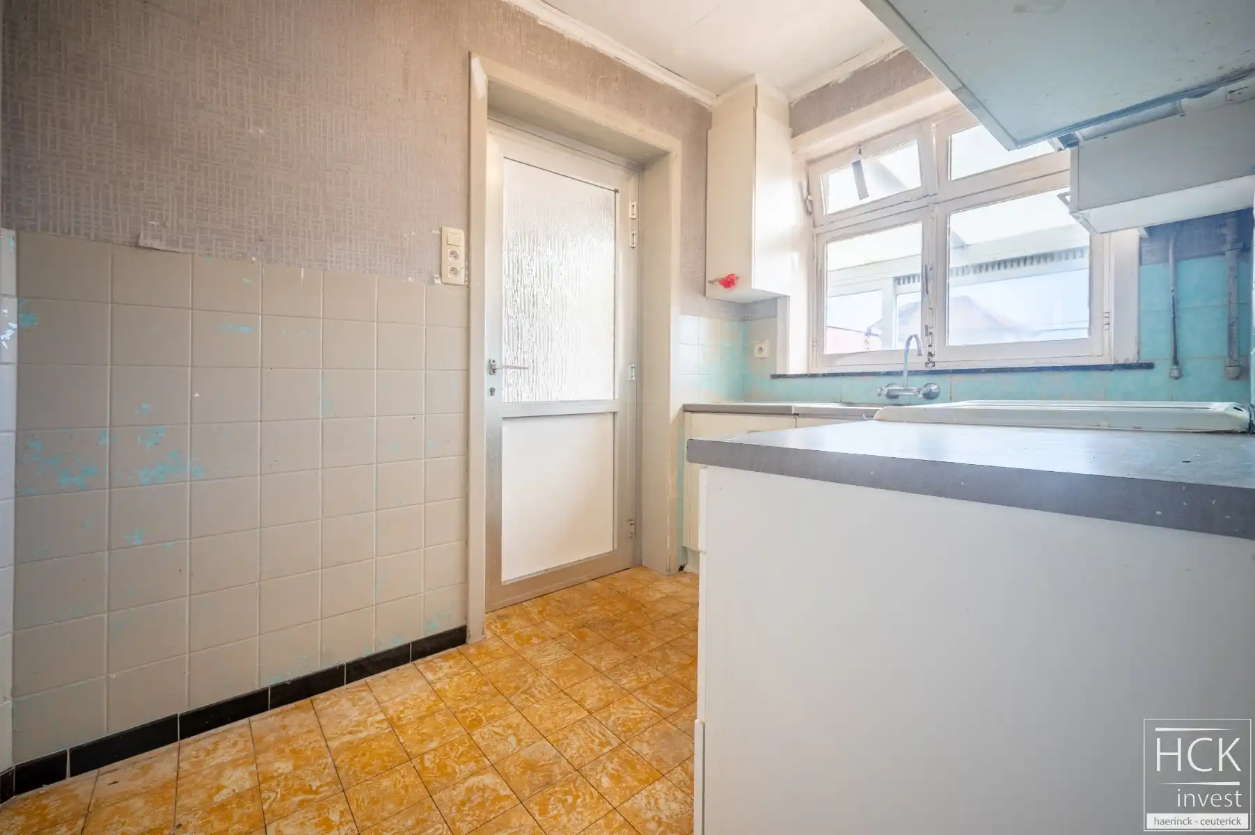 ZULTE - Charmante te renoveren woning met 3 SLPK, garage & 2 zolders!! foto 11