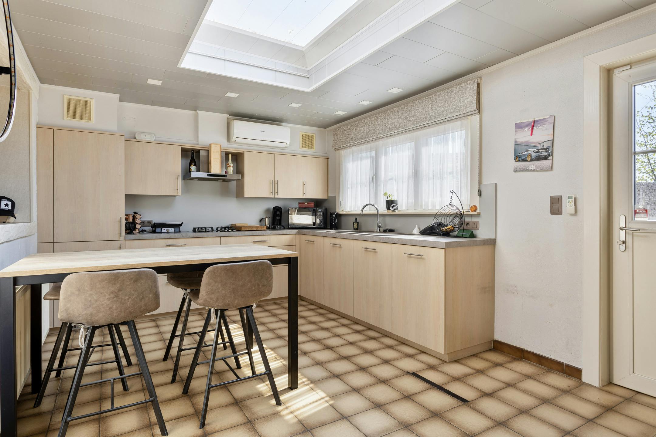 Op te frissen huis in het centrum van Kruibeke met garage foto 21