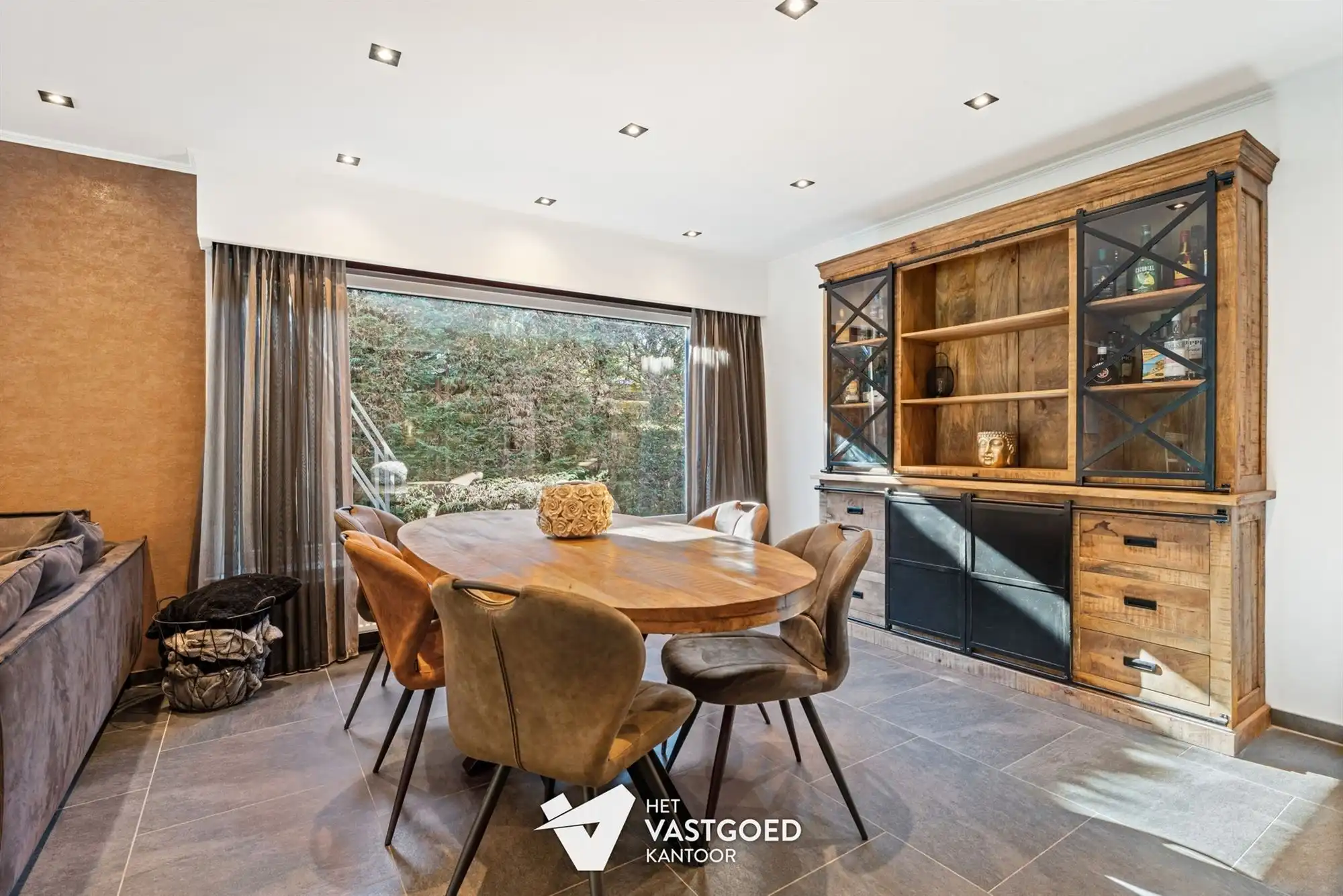 ZEER RUIME, GERENOVEERDE WONING OP TOP-LIGGING! foto 8