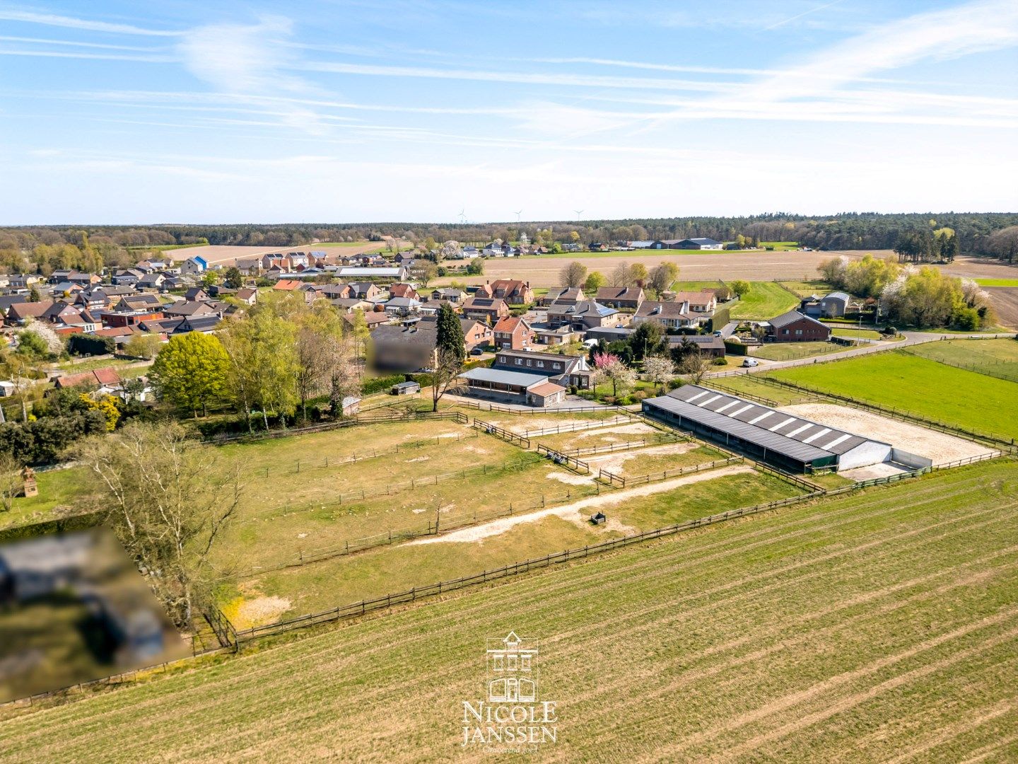 Vrijstaande gezinswoning op een royaal perceel met eigen weiland en paardenstallen foto 34