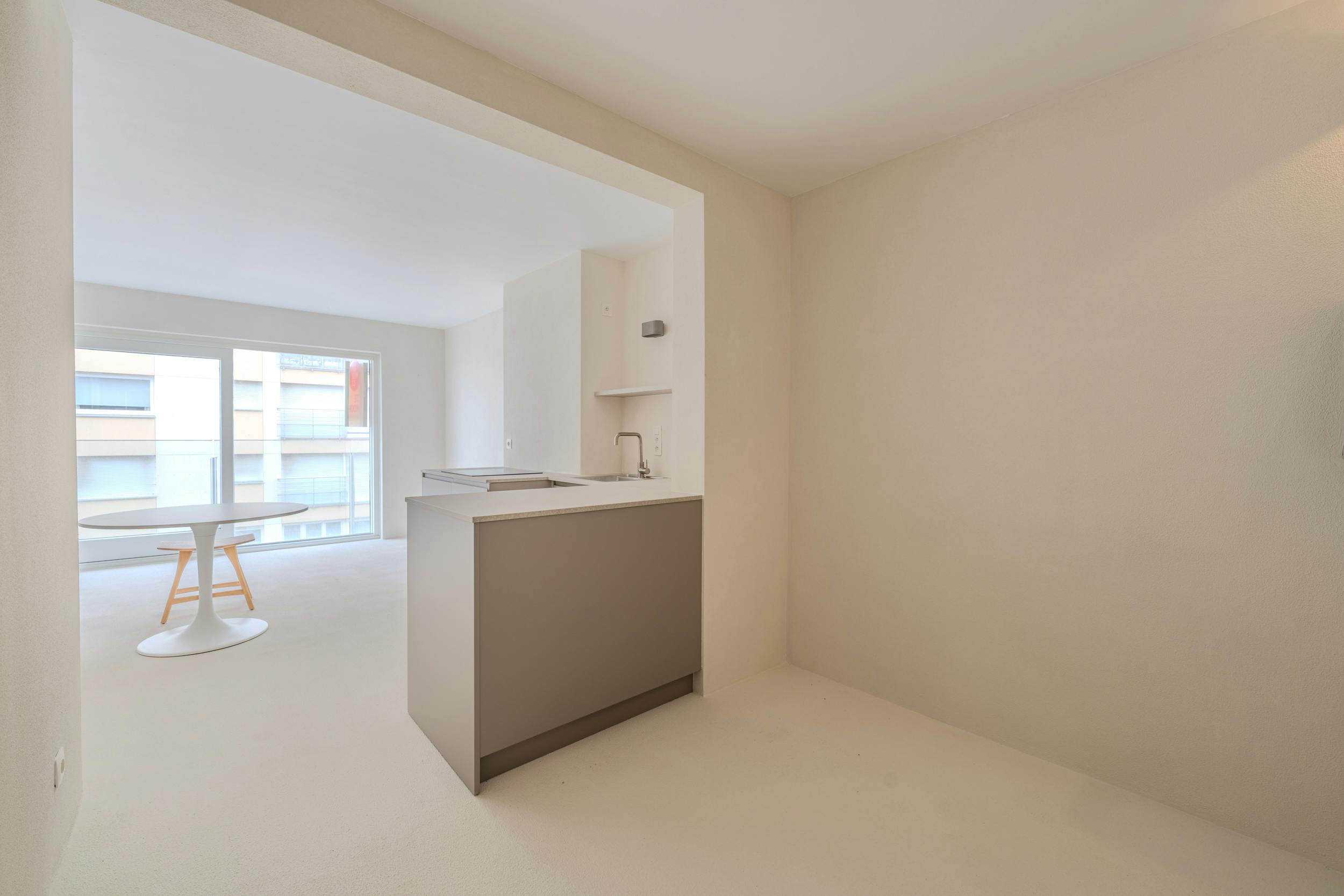 Prachtig gerenoveerde studio met slaaphoek en zijdelings zeezicht! foto 13