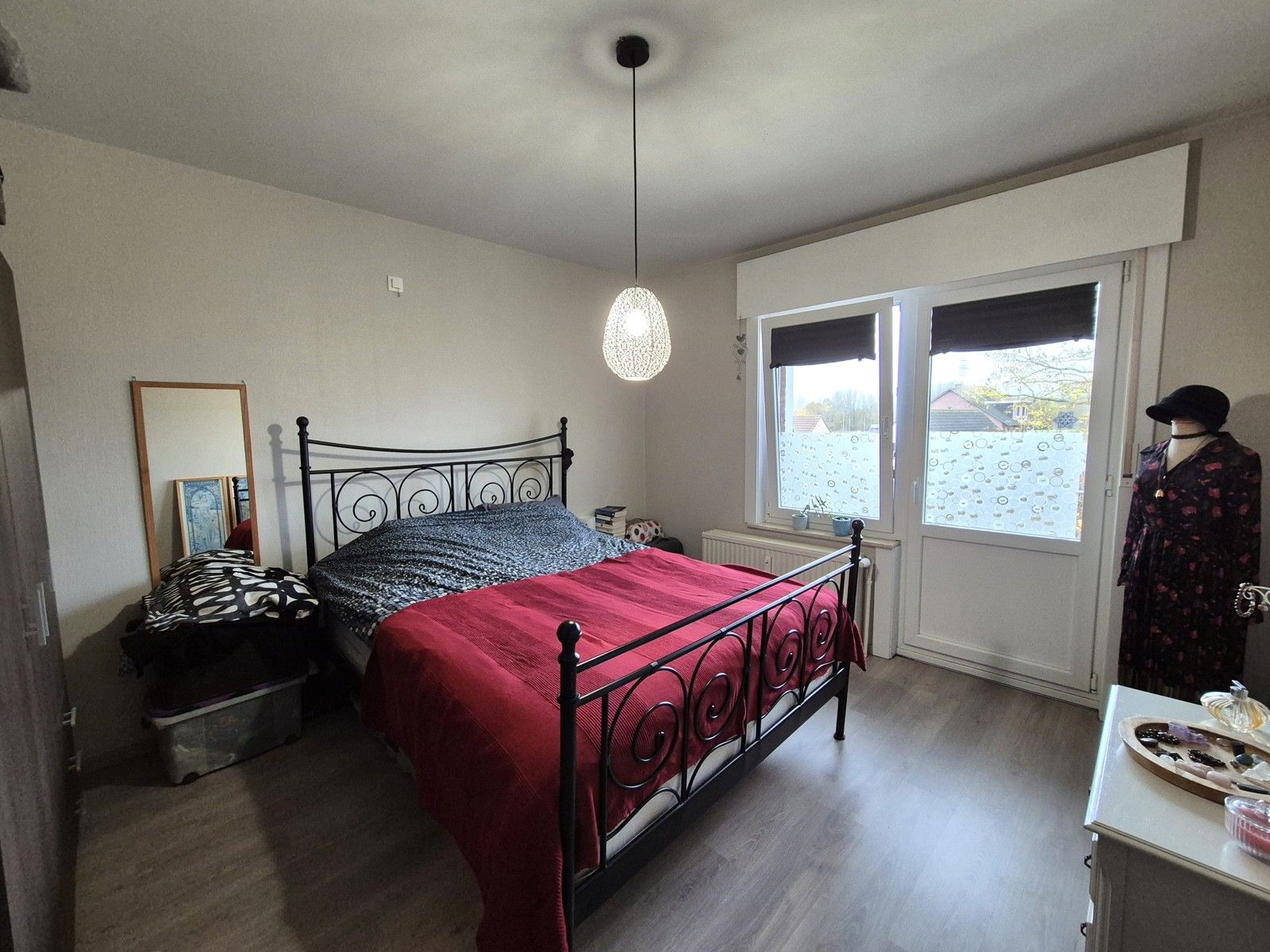 Rustig gelegen met royale living, veel licht en garage foto 10