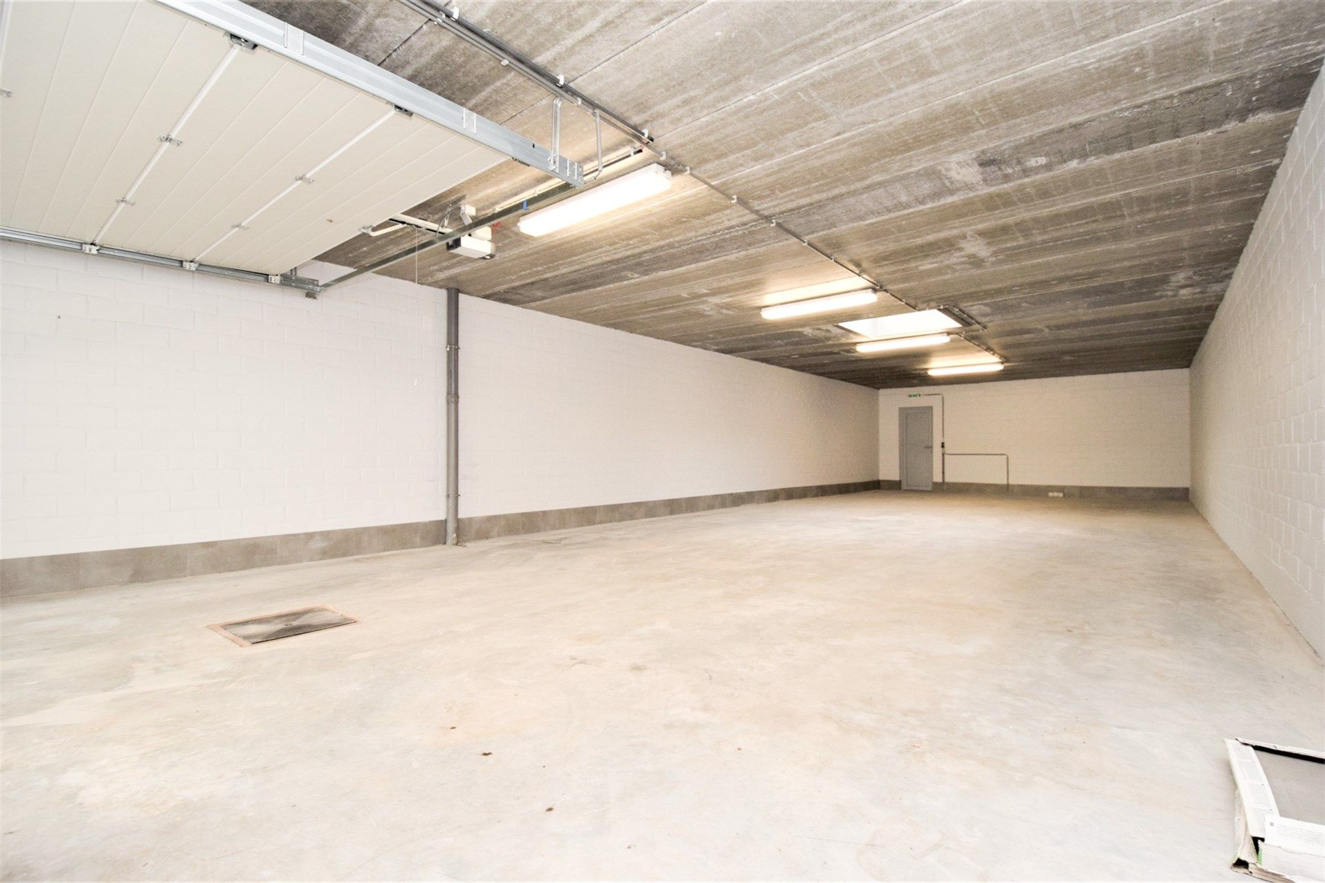 Magazijn nabij het centrum van Sint-Gillis-Waas foto 4