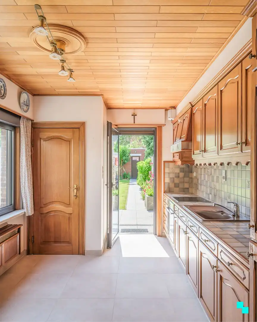 Strategisch gelegen woning met zonnige tuin en werkhuis foto 14