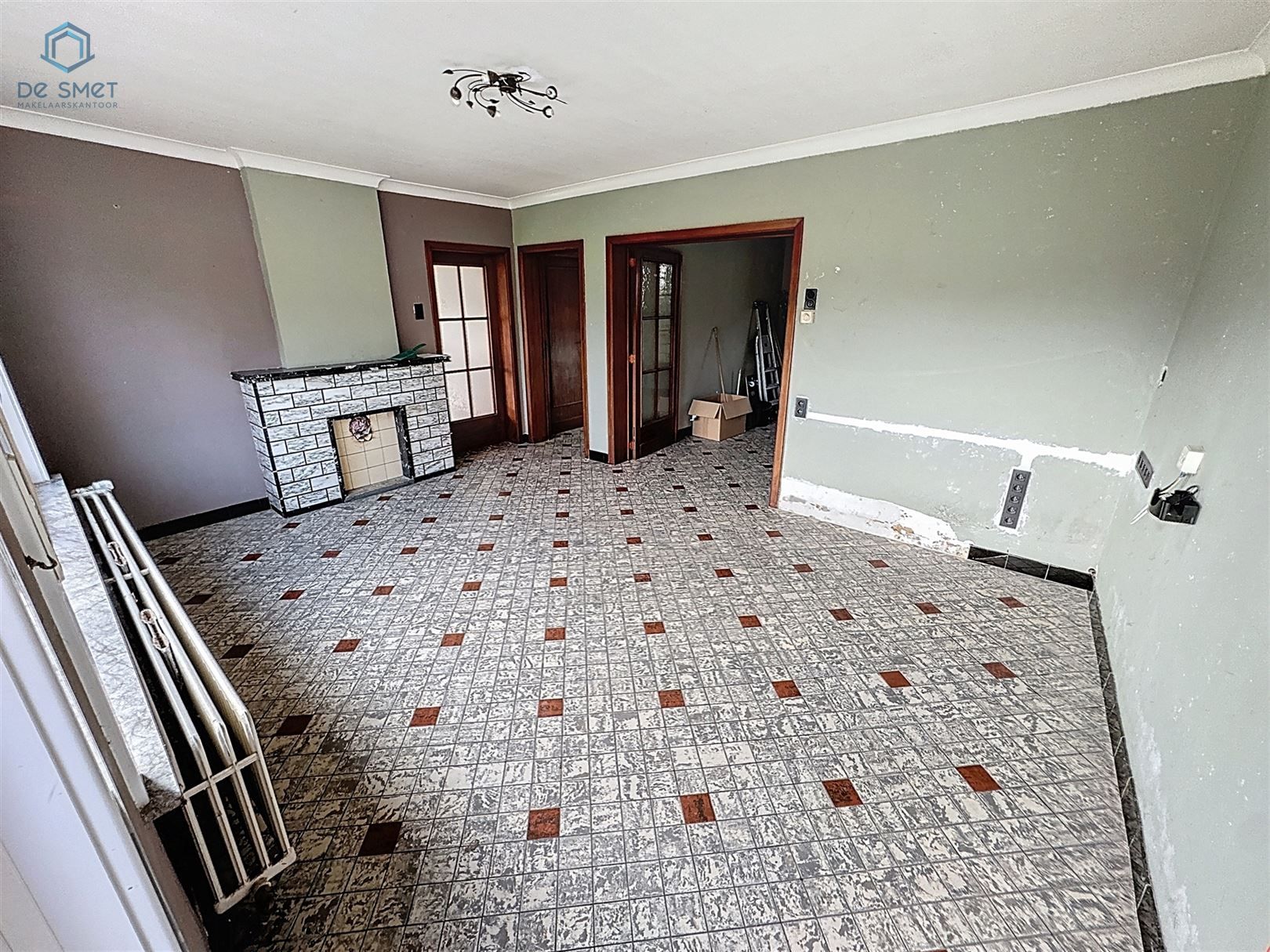 Te koop: Op te frissen gezinswoning met 3 slaapkamers, garage en tuin geen renovatieplicht! foto 4