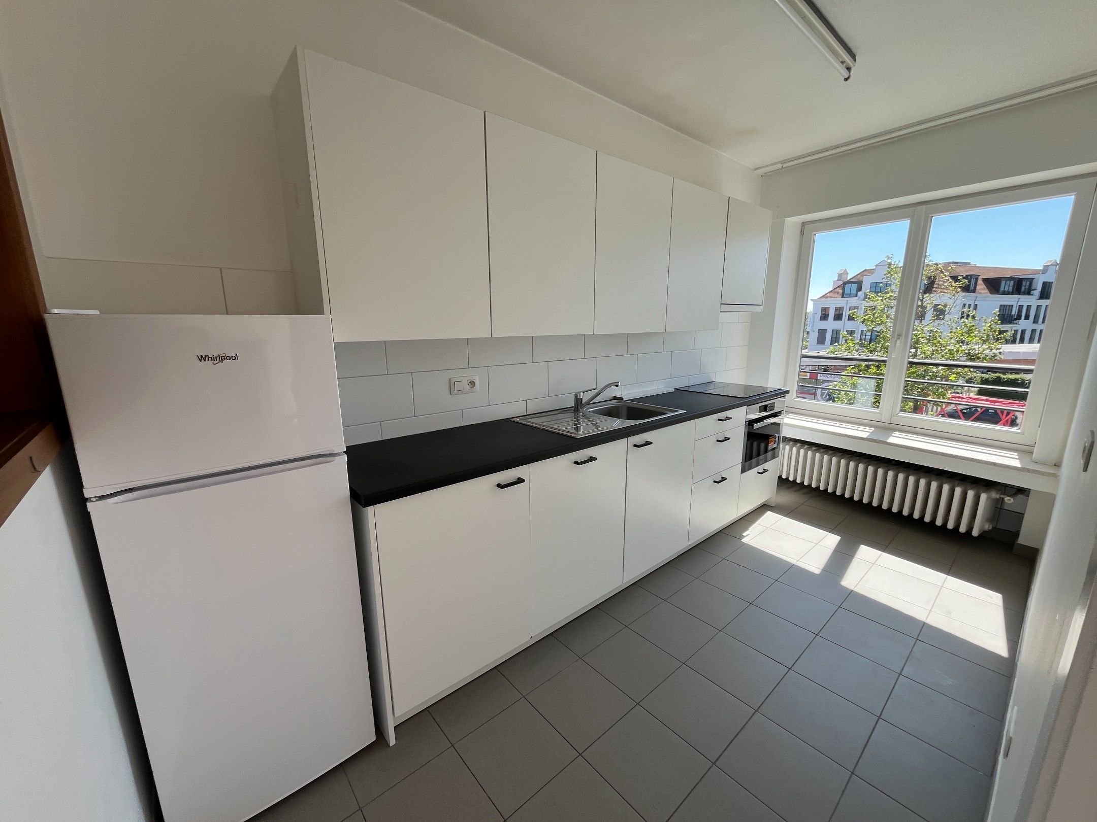 Te renoveren appartement genietend van open zichten, vlakbij het centrum van Knokke. foto 6