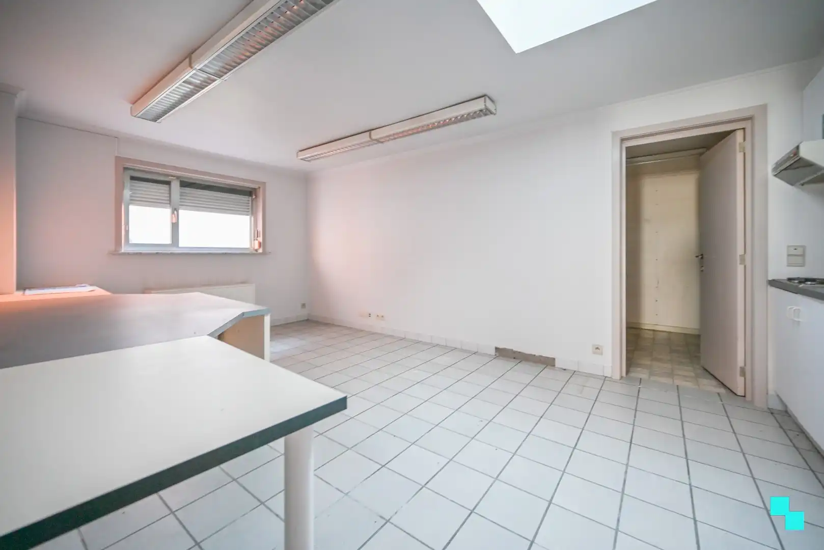 Commerciële ruimte van 114 m² met garagebox in centrum Izegem foto 8