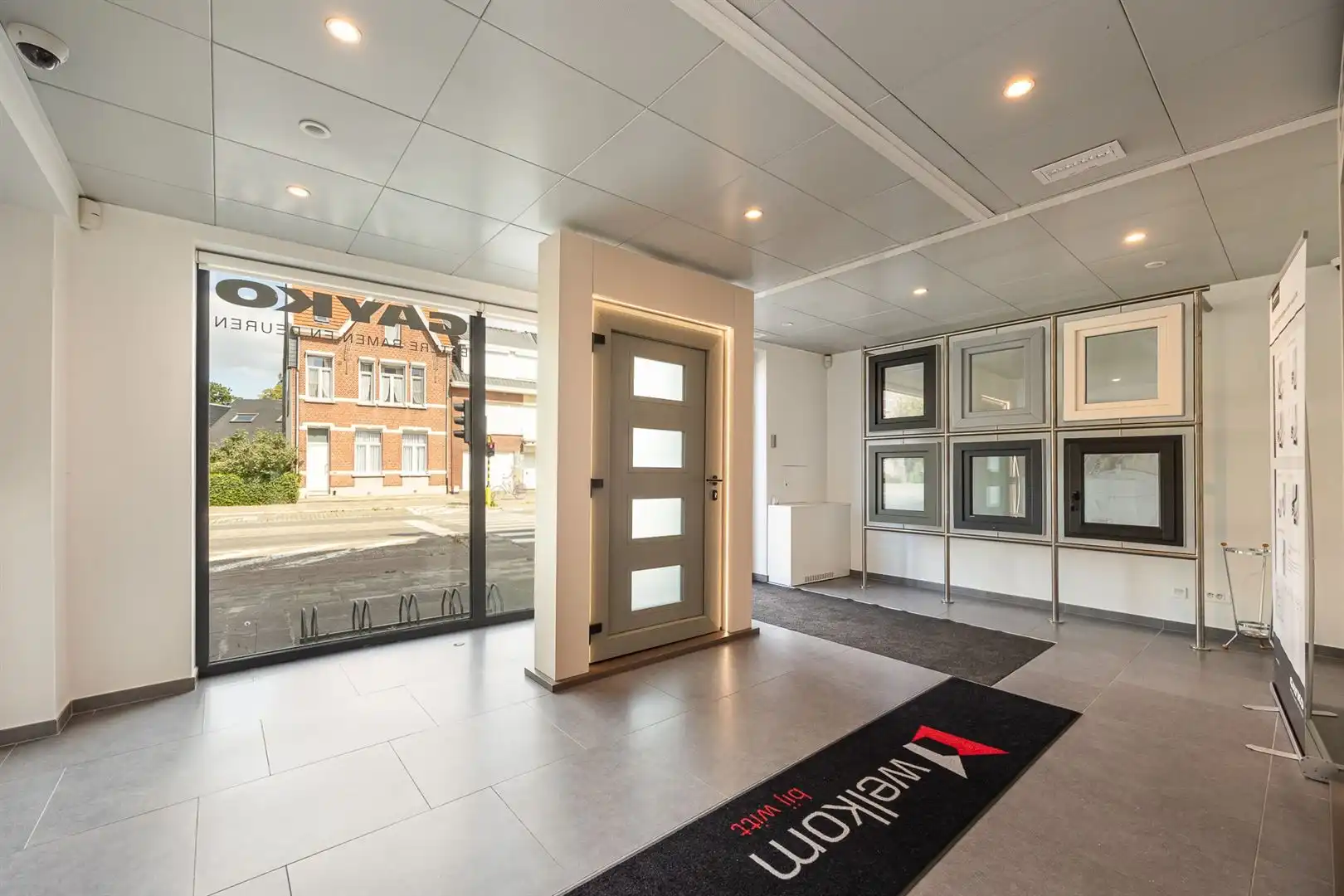 Commerciële toplocatie met privéparking foto 5