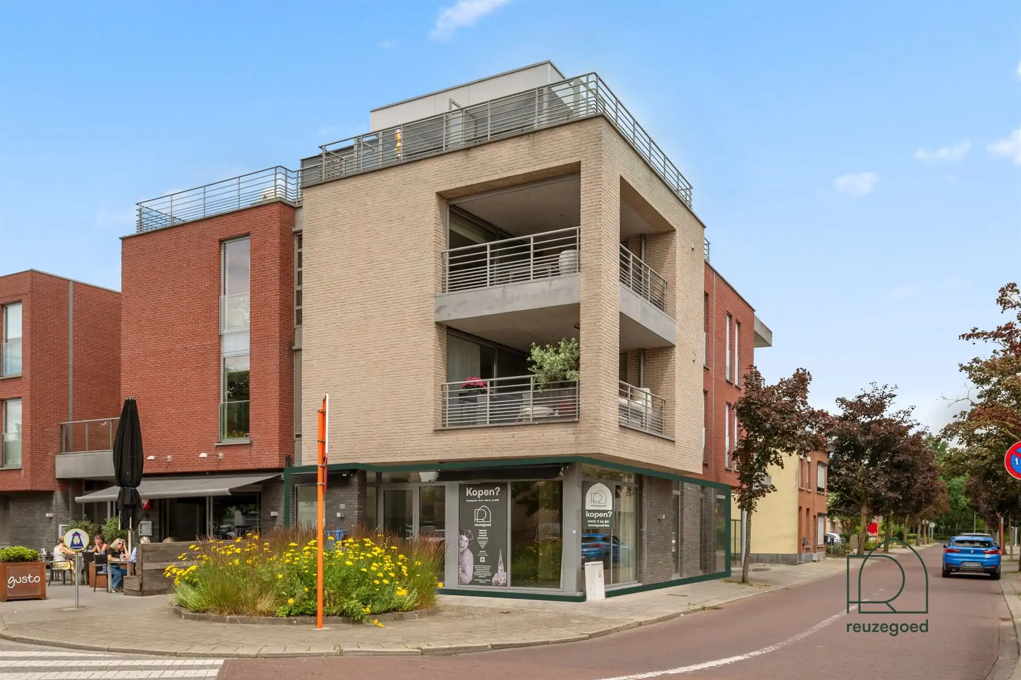 Handelspand met topligging op het Kerkplein van Bonheiden foto 2