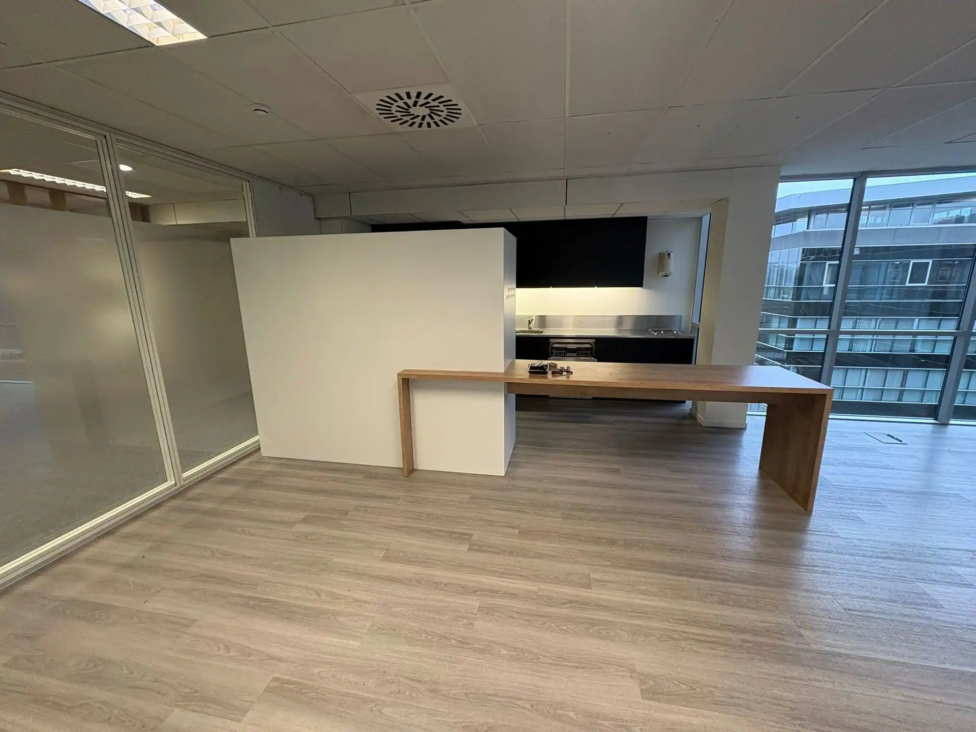 Kantoor 575 m² op de 3de V te huur in het Axxes Business Park. foto 4