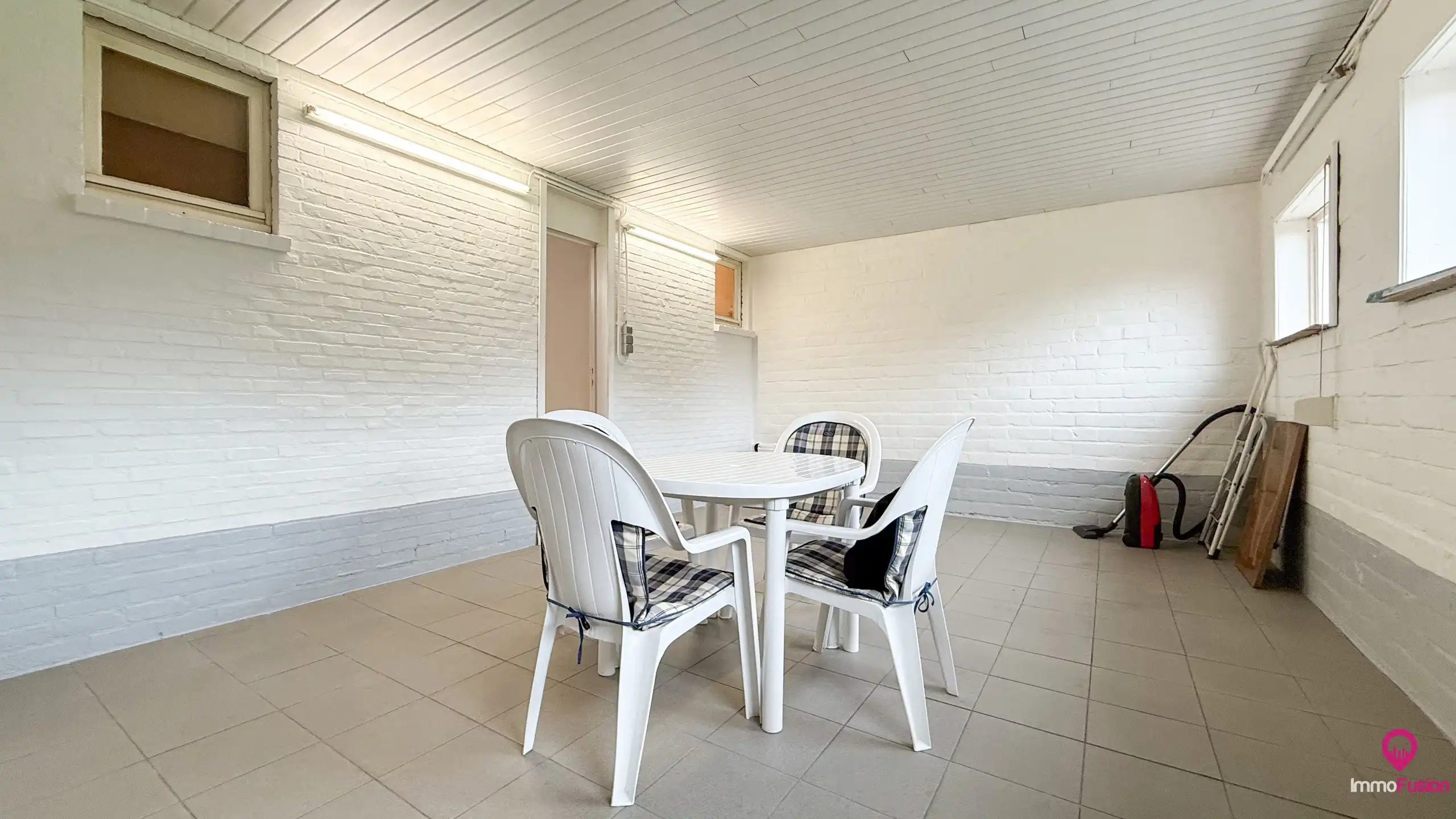 Ruime woning met 3 slaapkamers en zeer breed perceel! foto 19