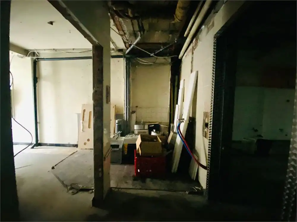 IN OPTIE - RUIM handelspand in het centrum van Hove foto 18