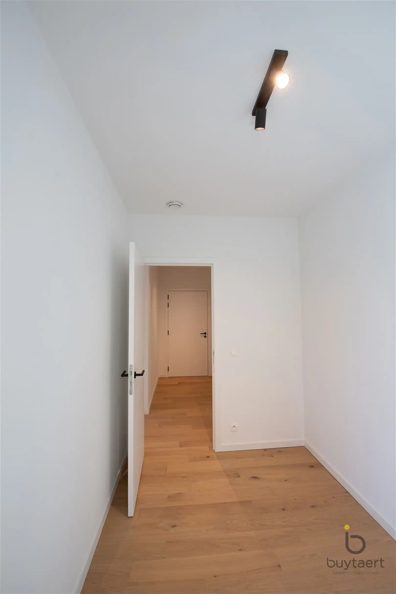 Nieuwbouw appartement met ruim terras en parking te Zoersel. foto 21