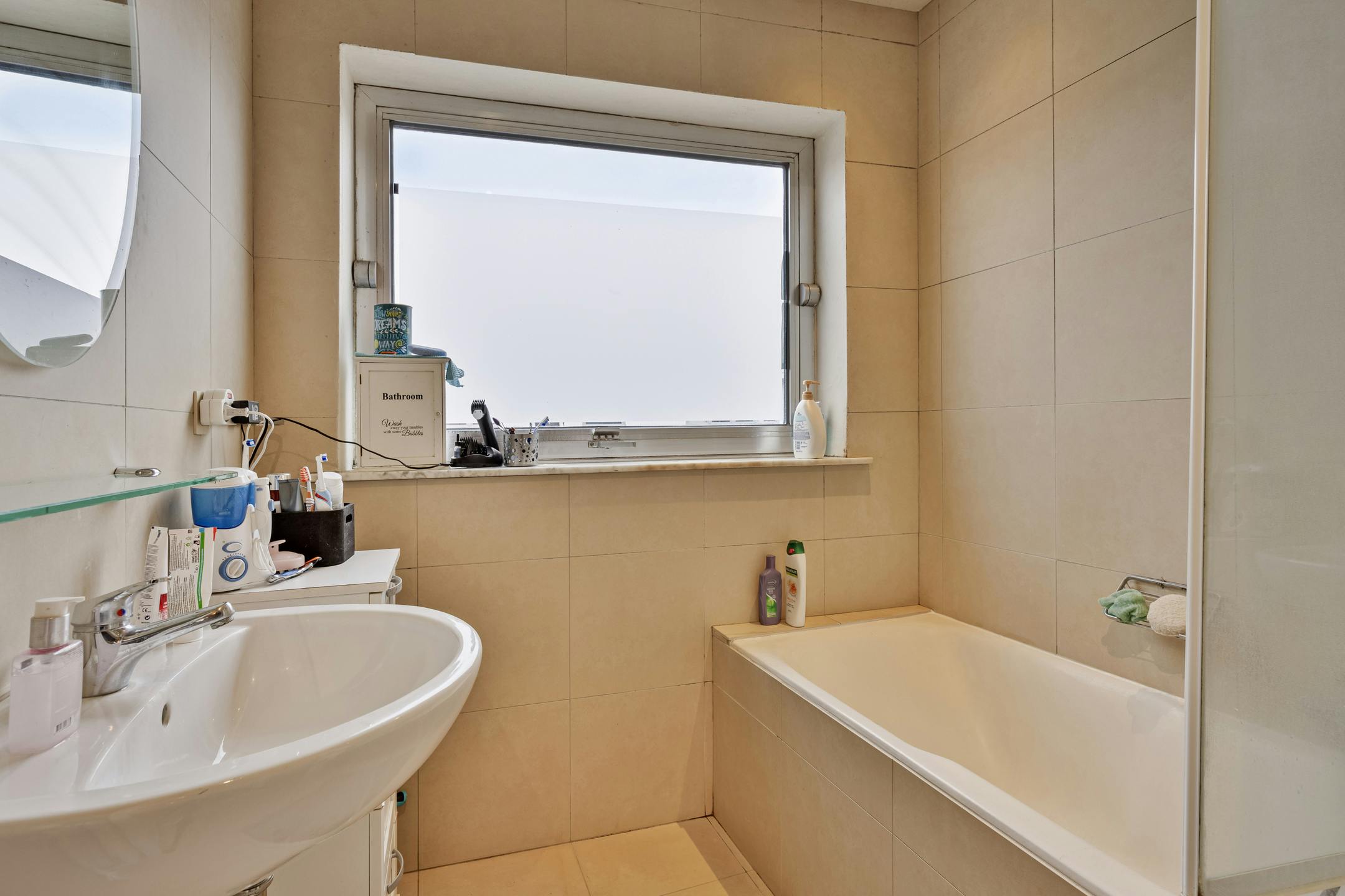 Drie slaapkamer appartement met garagebox en berging in het centrum van Hasselt foto 7