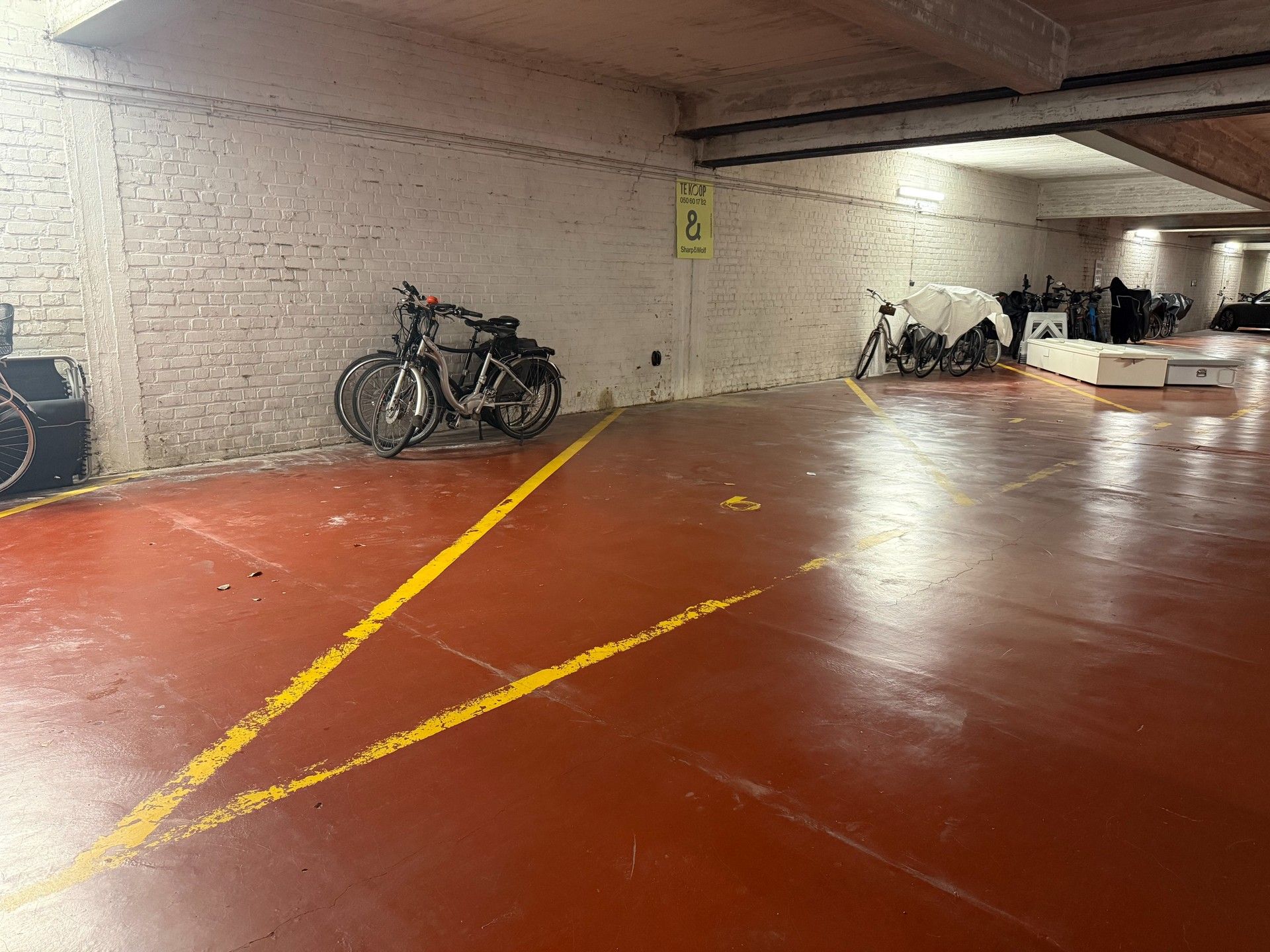 Goed gelegen parkeerplaats op wandelafstand van de zeedijk foto 6