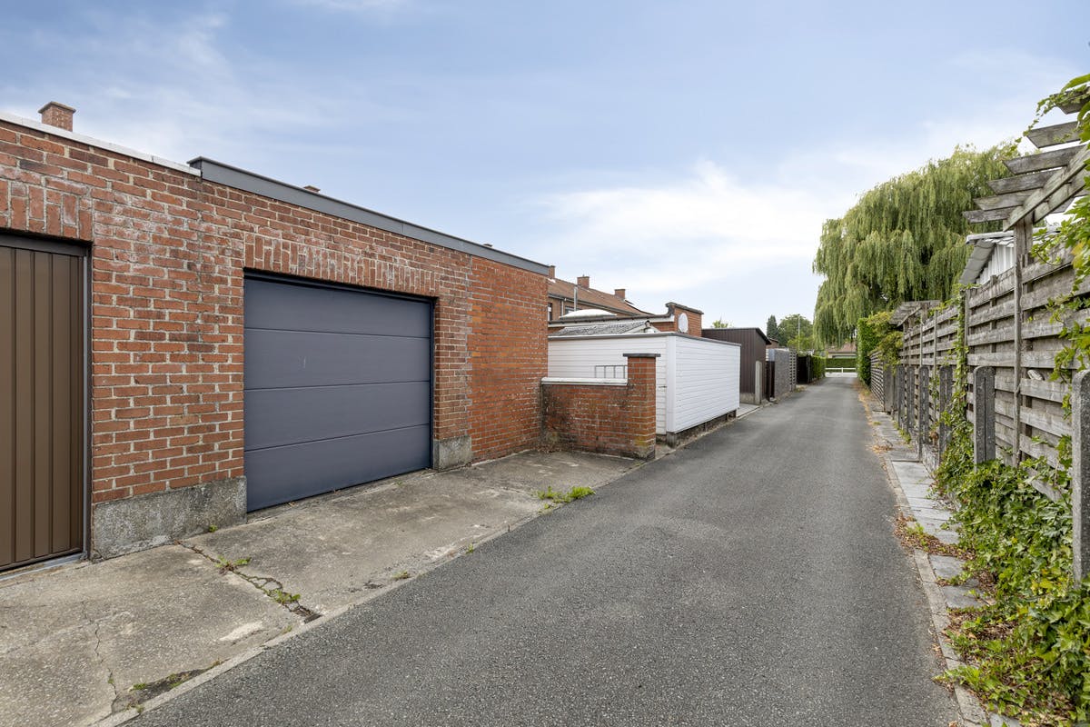 Verzorgde woning met 3 slaapkamers te koop in Harelbeke! foto 12