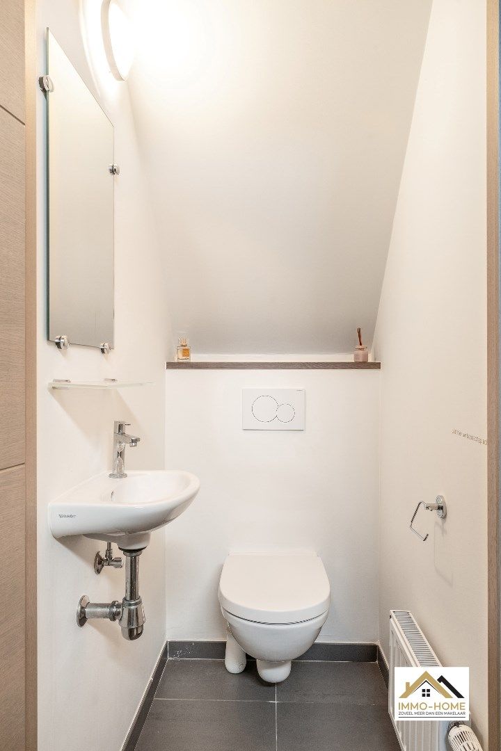 Ruime recente woning in pastorij stijl foto 27