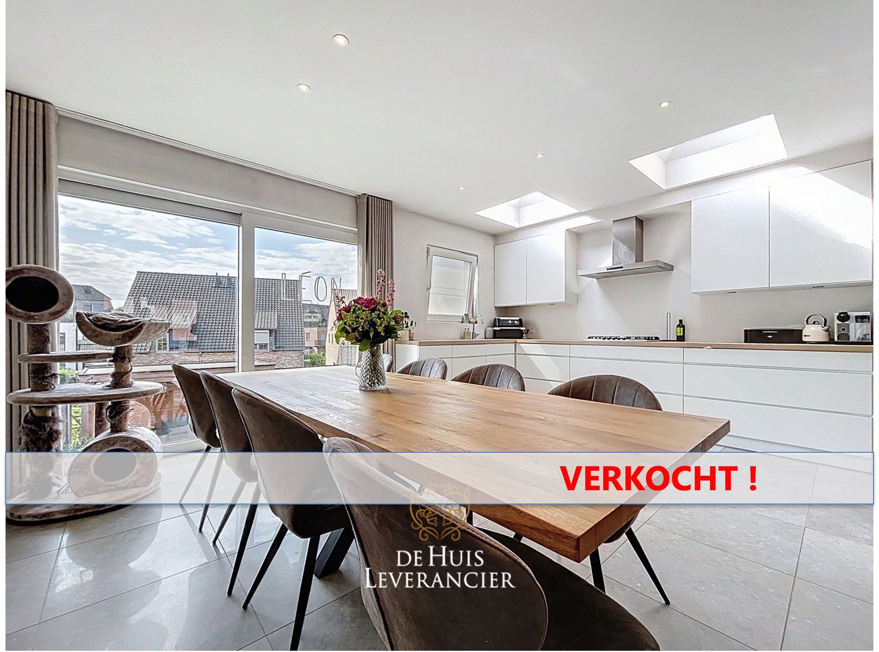 Instapklaar pareltje in Kontich Kazerne te koop, rustig gelegen bel-etage mét tuin foto {{pictureIndex}}