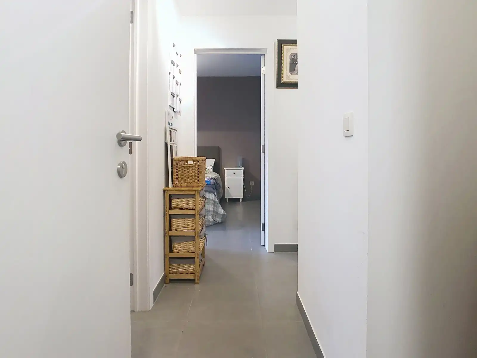 Gelijkvloers appartement met 2 slkrs, terras en staanplaats foto 4