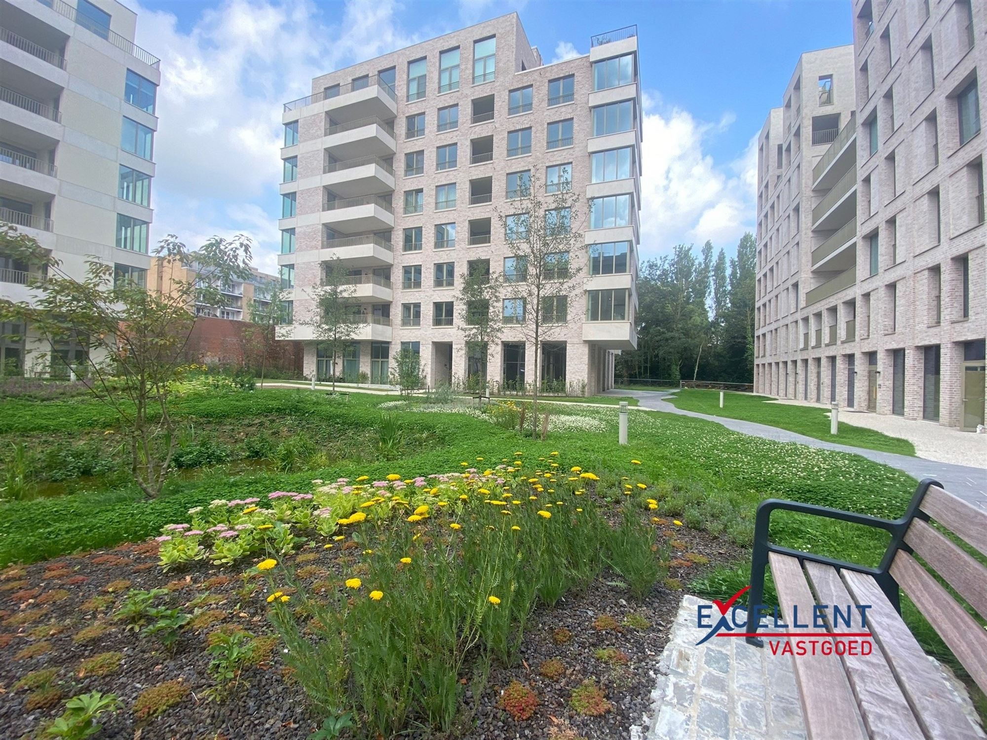 Nieuwbouw 2-Slaapkamerappartement te huur in Hartje Deinze foto {{pictureIndex}}
