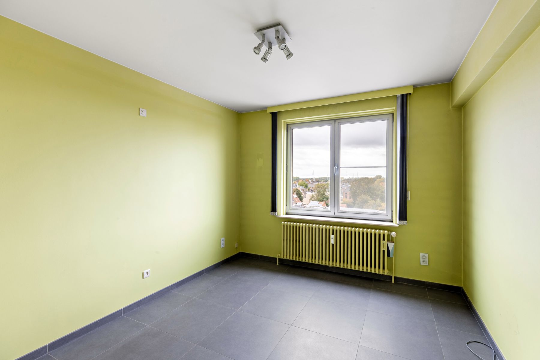 Ruim 2 slpk. zicht-appartement met garagebox foto 9