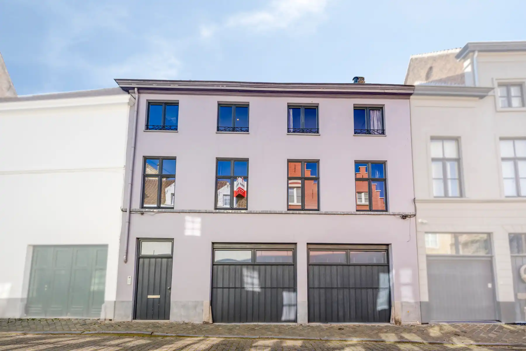Gerenoveerde burgerwoning met dubbele garage foto 28